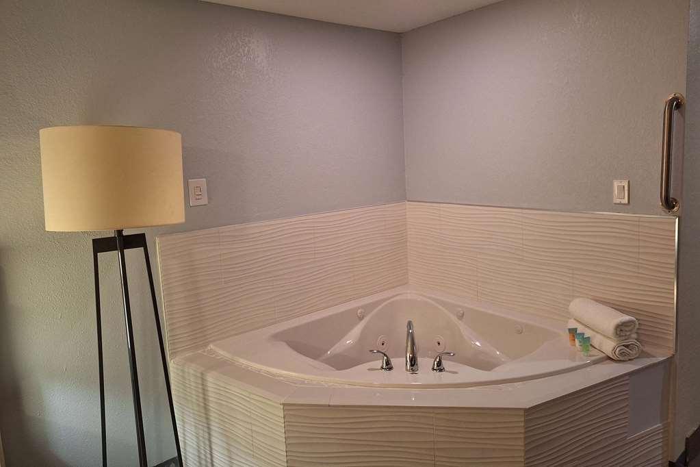 Travelodge Spdway Hotel *