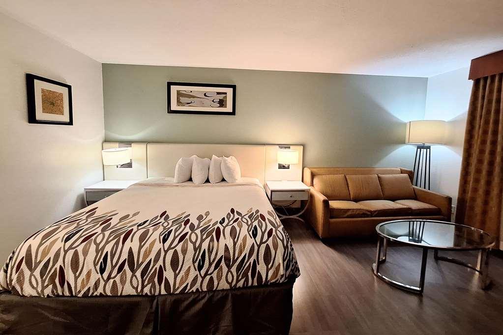 Travelodge Spdway Hotel