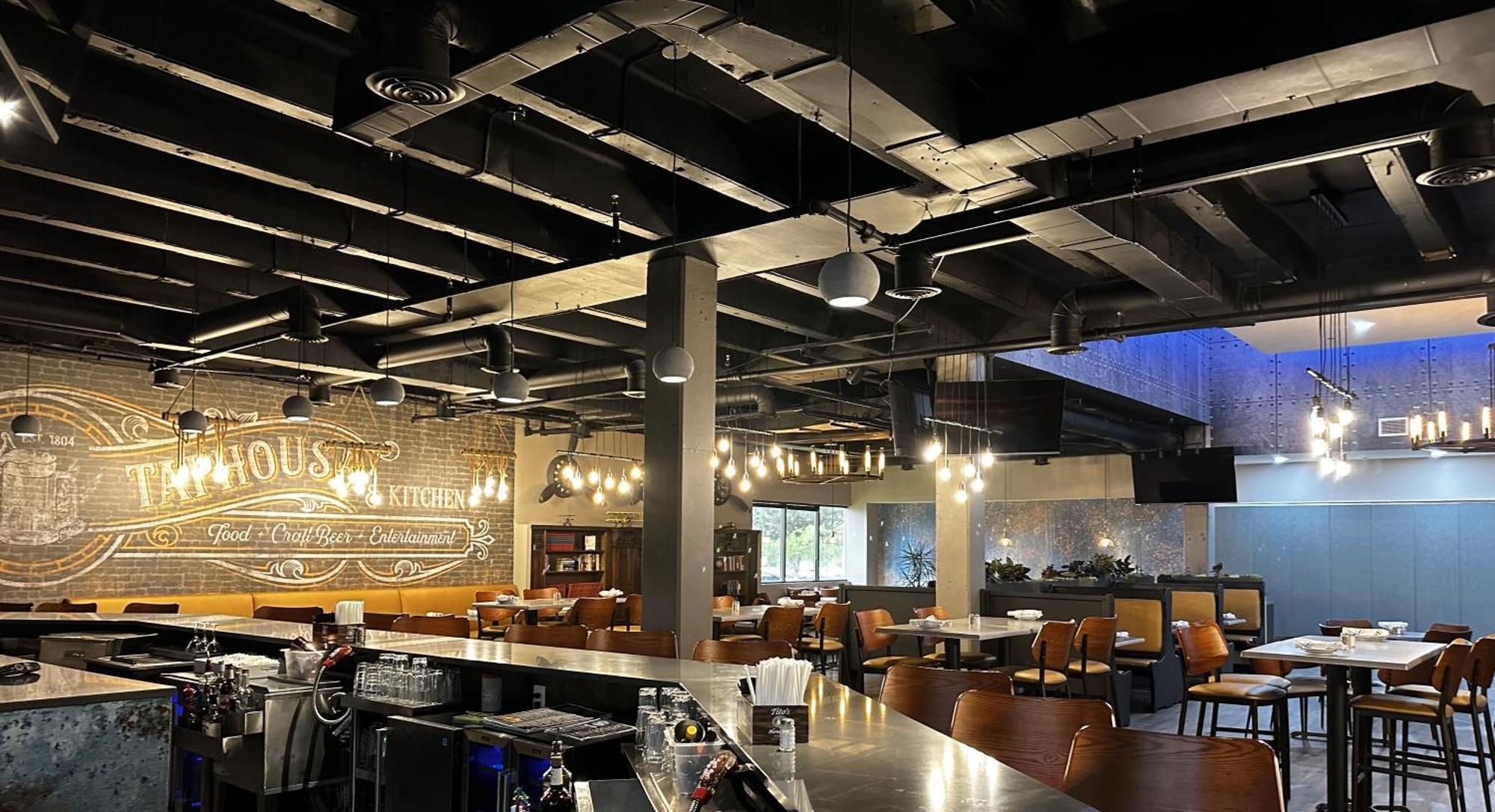 Wyndham Airport Hotel 3*