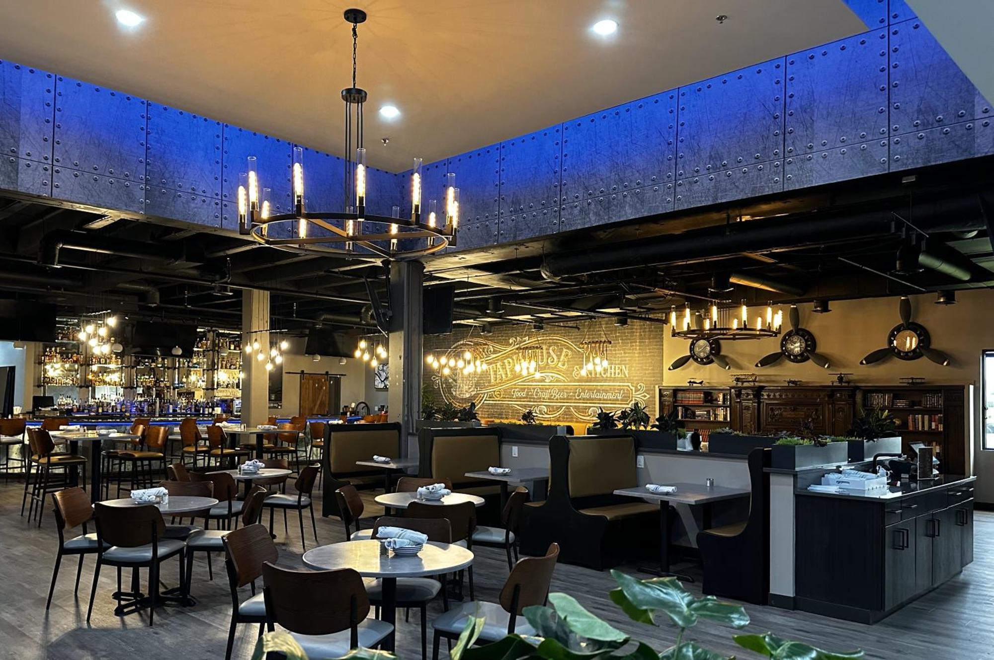 Wyndham Airport Hotel 3*