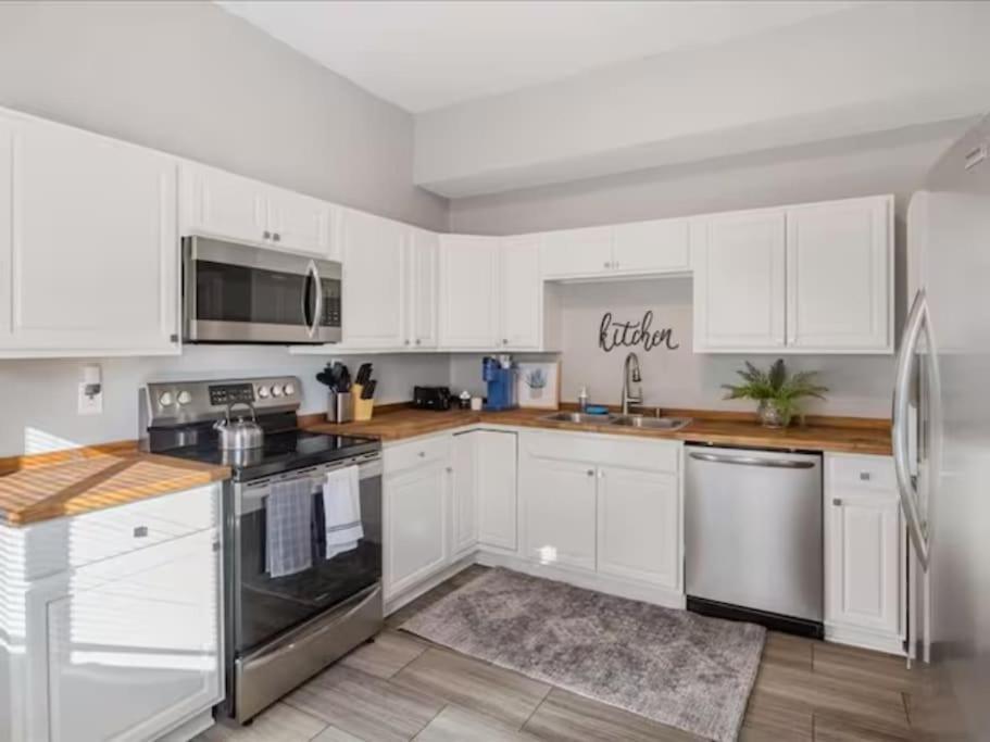 Sleep 8-king - 1600-sqft - Fountain Sq -baby