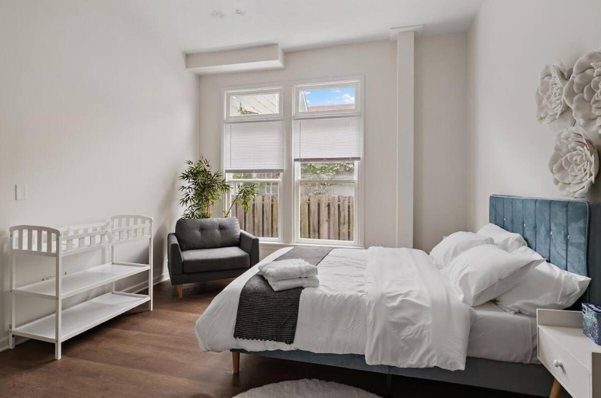 Modern - Downtown Charm - Ideal Location Holiday home *