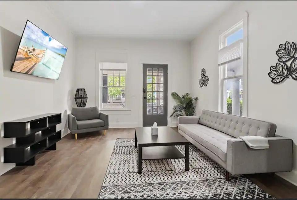 Modern - Downtown Charm - Ideal Location Holiday home Indianapolis