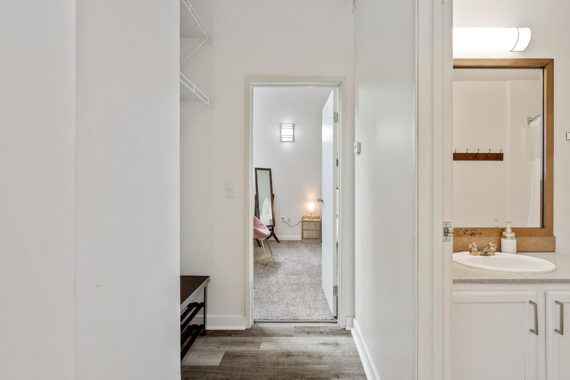 Cozysuites - 1br With Direct Skybridge Access #4 Apartment Indianapolis