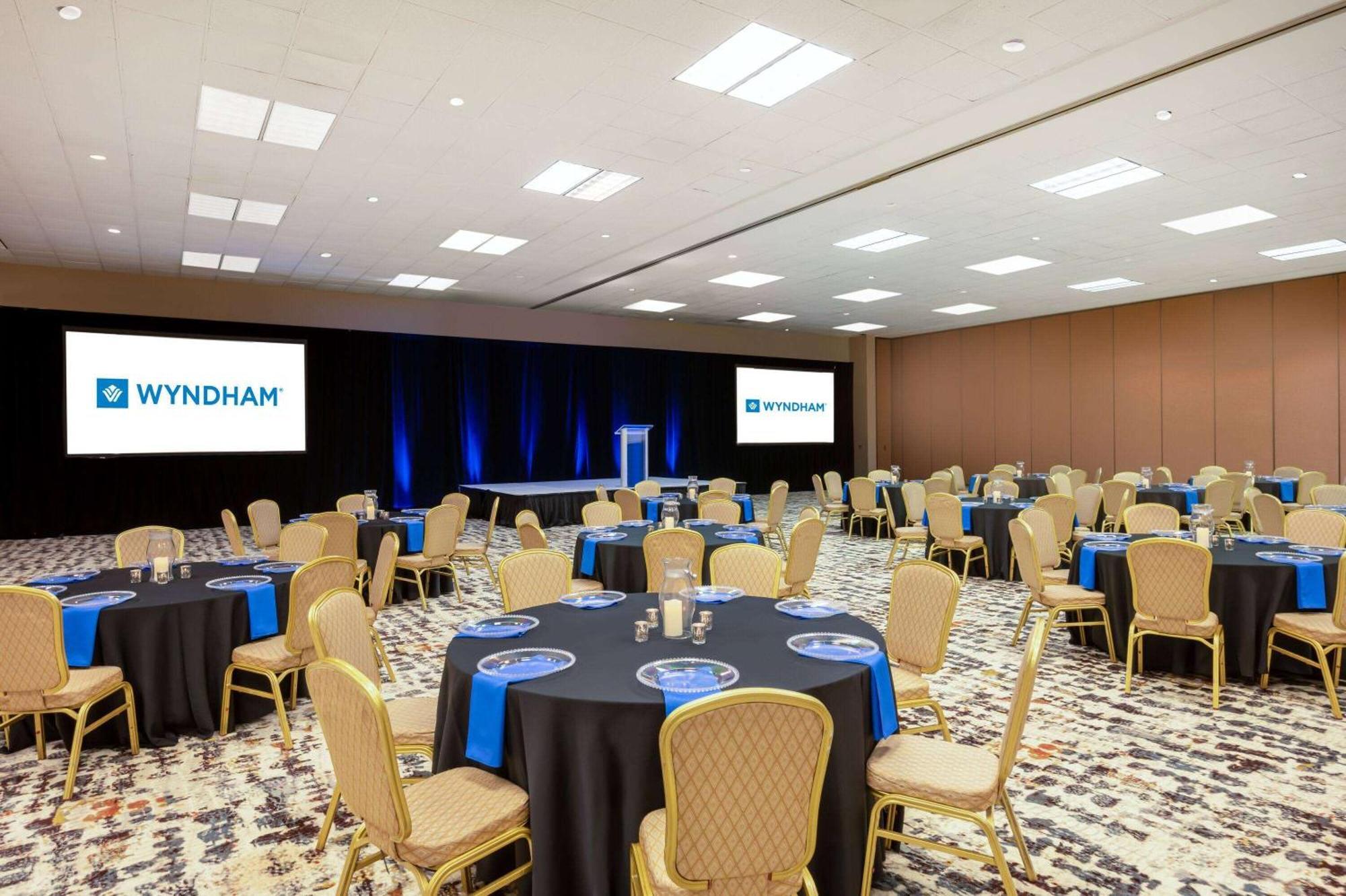 Wyndham Airport 3* Indianapolis