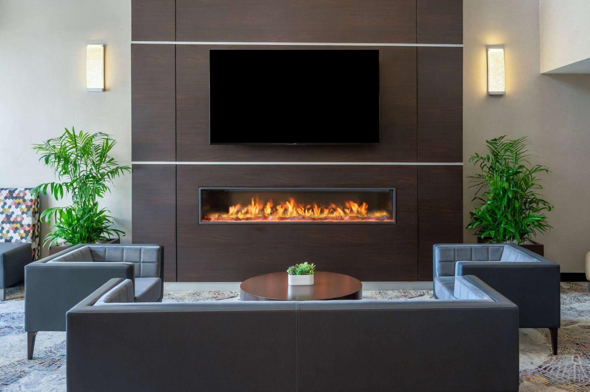 Hotel Wyndham Airport 3*