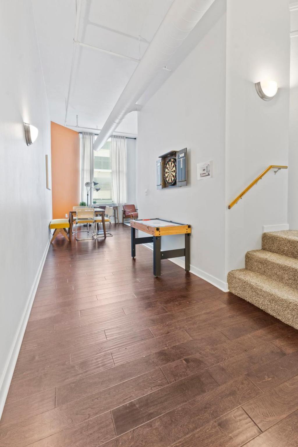 Modern 2br Downtown Indy Skywalk *