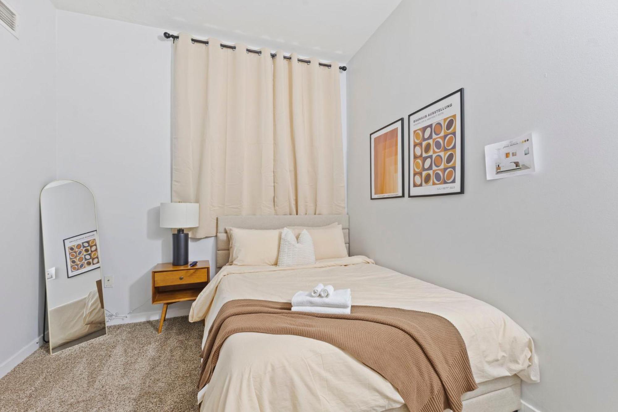 Modern 2br Downtown Indy Skywalk Apartment *
