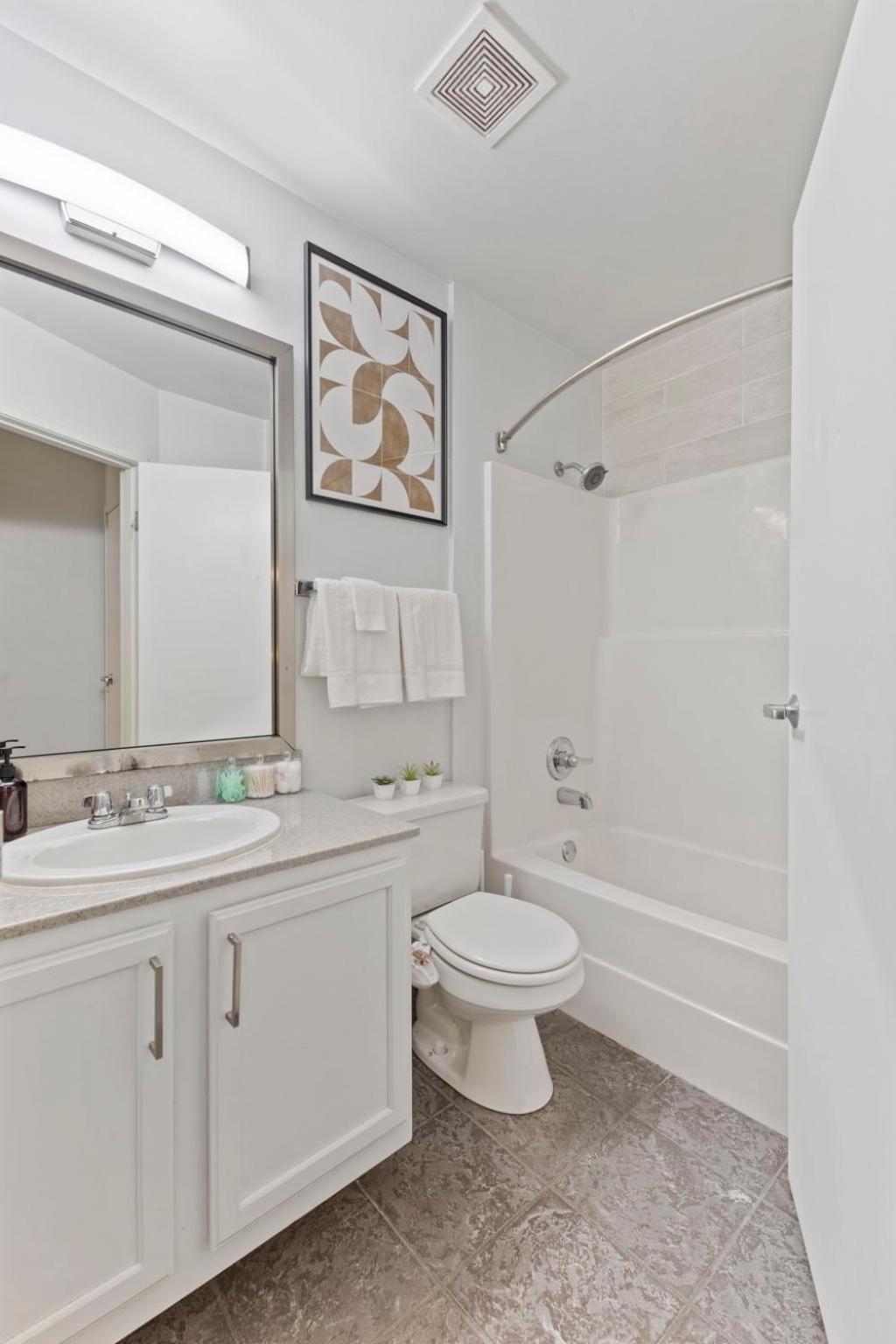 Apartment Modern 2br Downtown Indy Skywalk Indianapolis