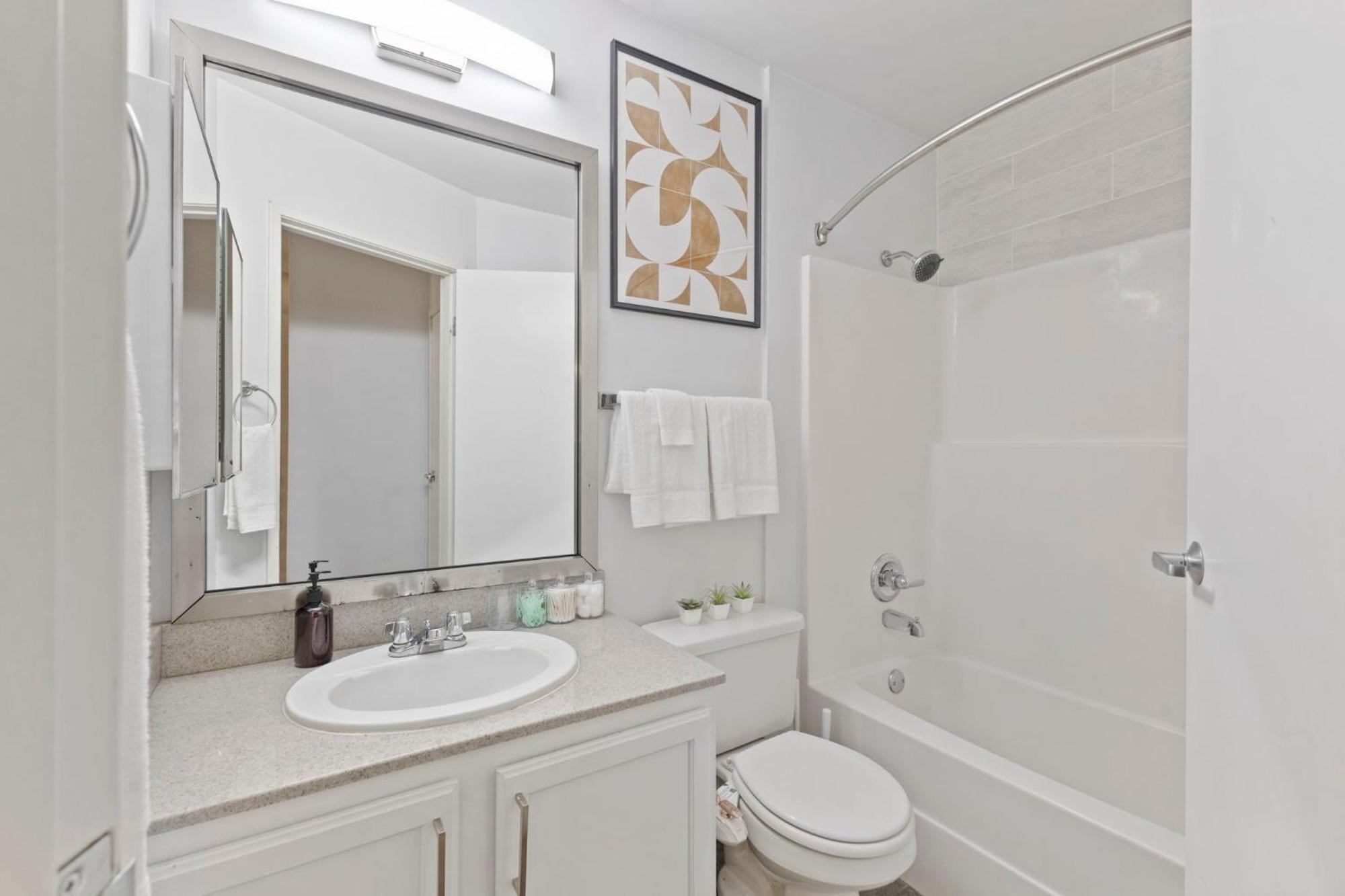 Apartment Modern 2br Downtown Indy Skywalk