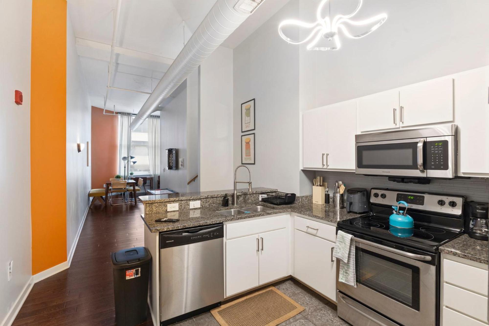 Apartment Modern 2br Downtown Indy Skywalk Indianapolis