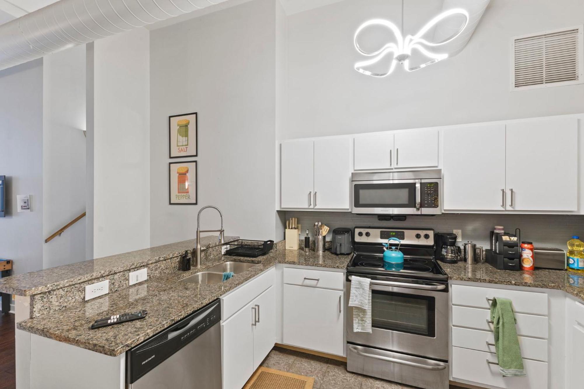 Modern 2br Downtown Indy Skywalk Indianapolis