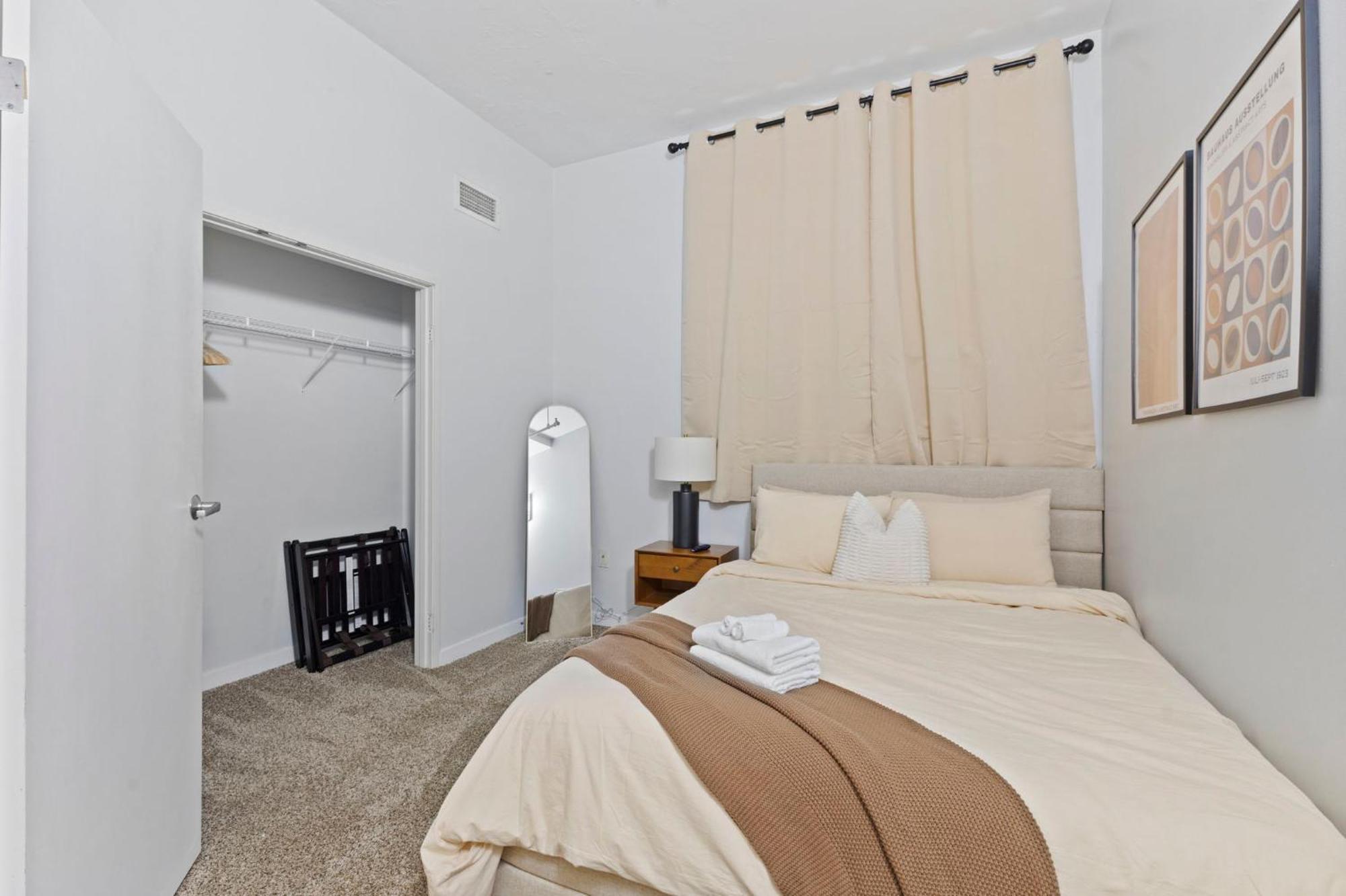 Apartment Modern 2br Downtown Indy Skywalk