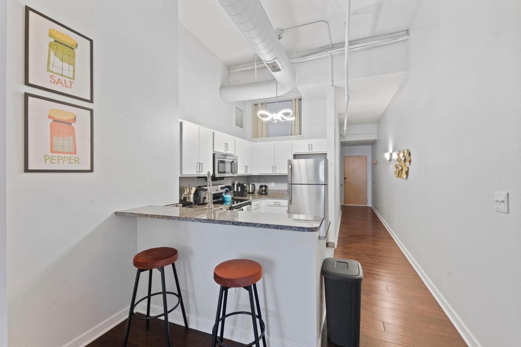 Modern 2br Downtown Indy Skywalk Indianapolis