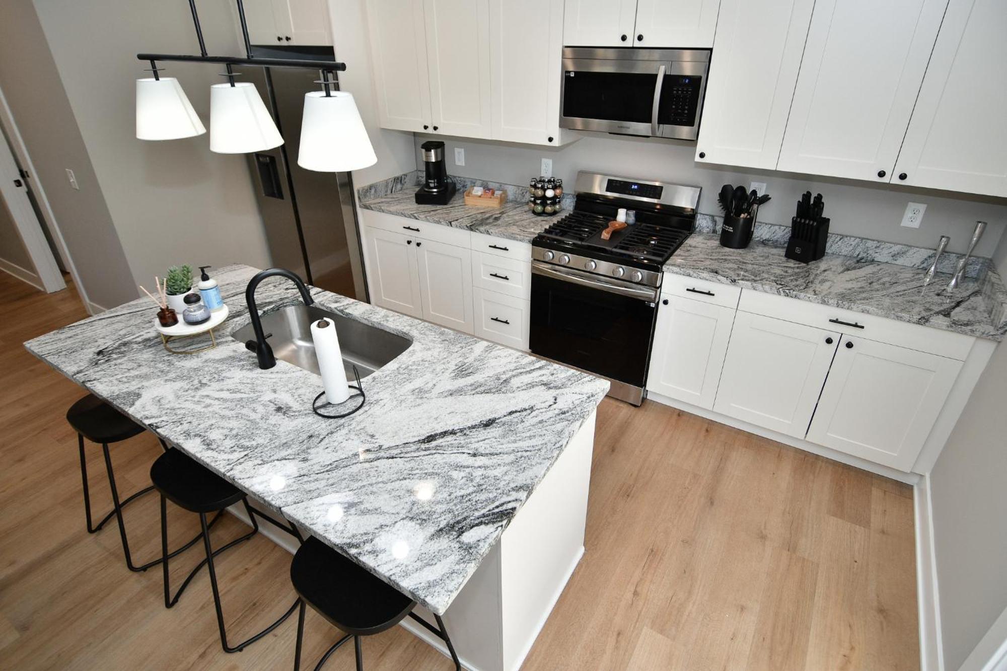 Charming Modern Duplex Well Located Near Broad Ripple *