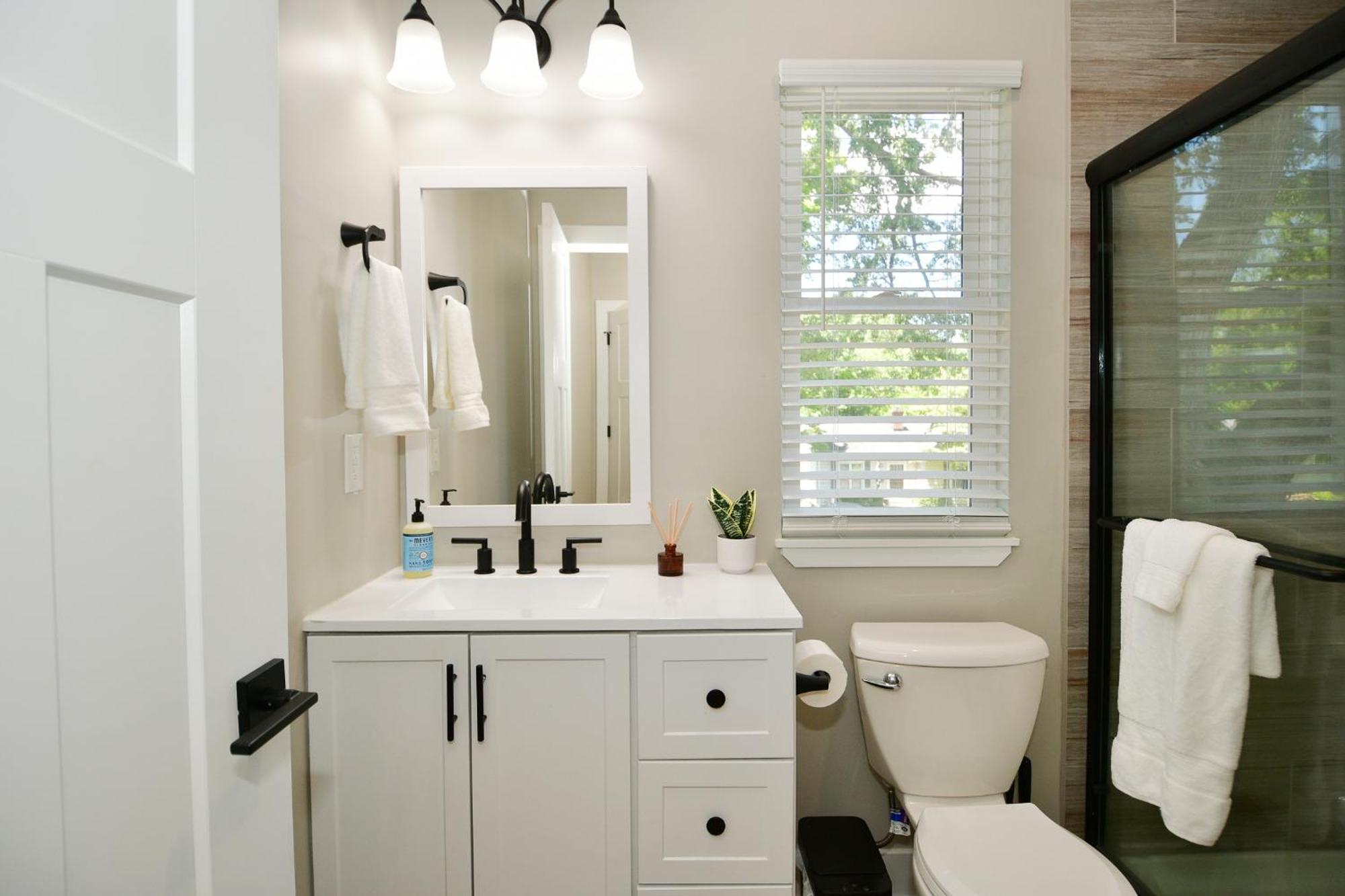 Charming Modern Duplex Well Located Near Broad Ripple *