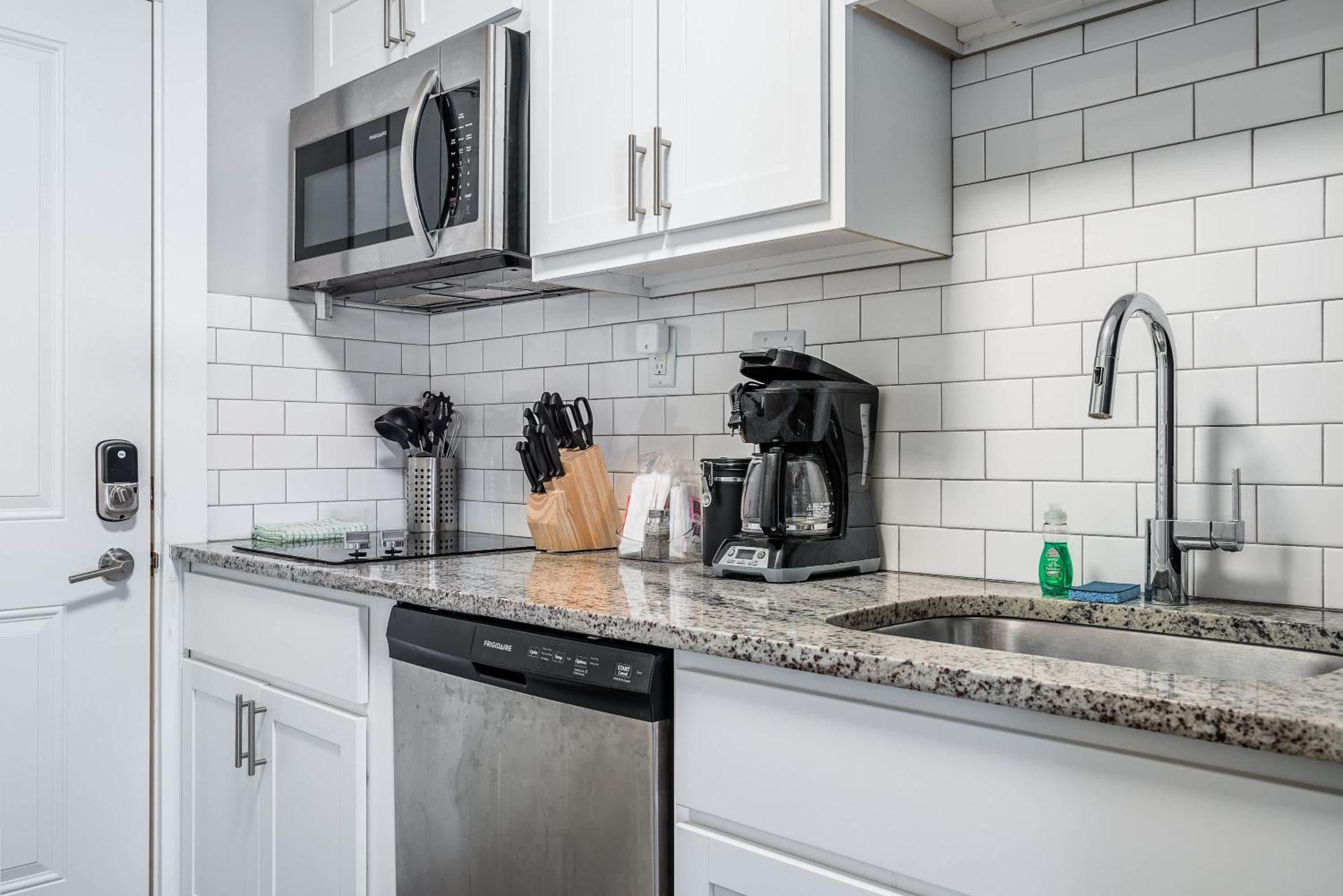 Spacious 2br On Mass Ave W Kitchen Indianapolis