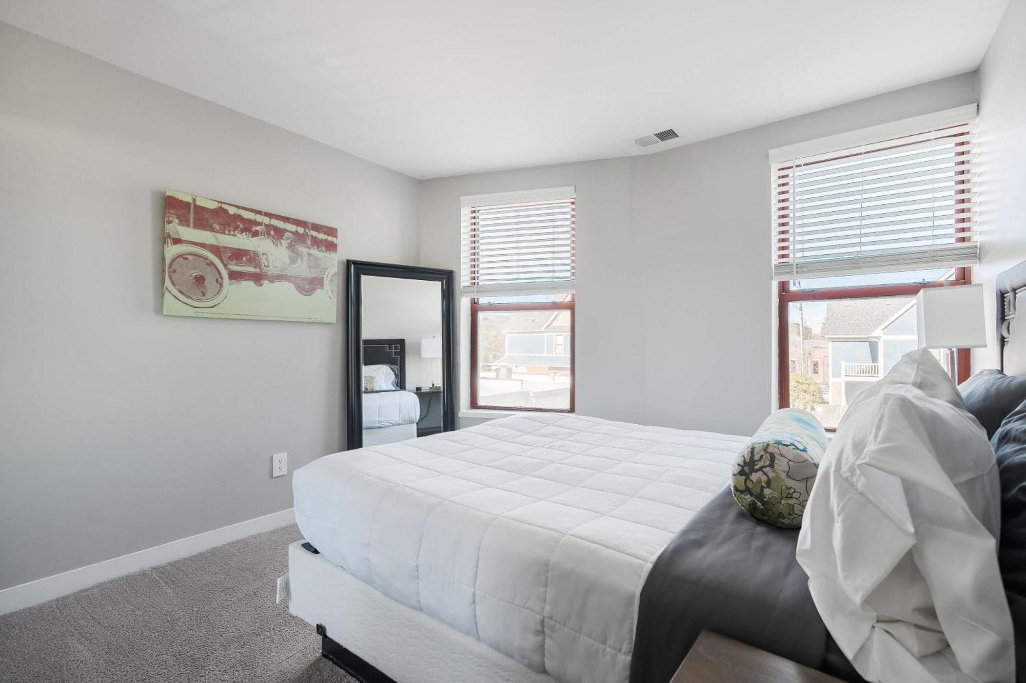 Spacious 2br On Mass Ave W Kitchen