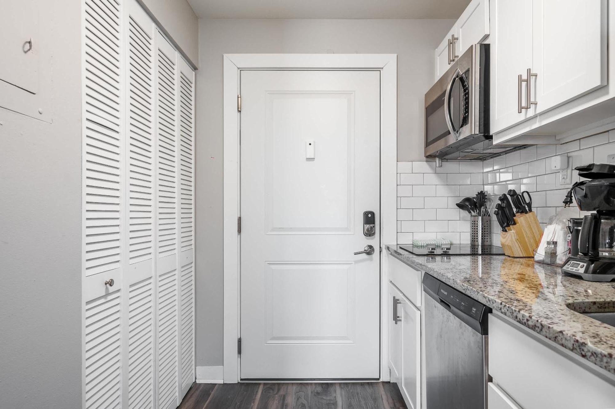 Spacious 2br On Mass Ave W Kitchen *