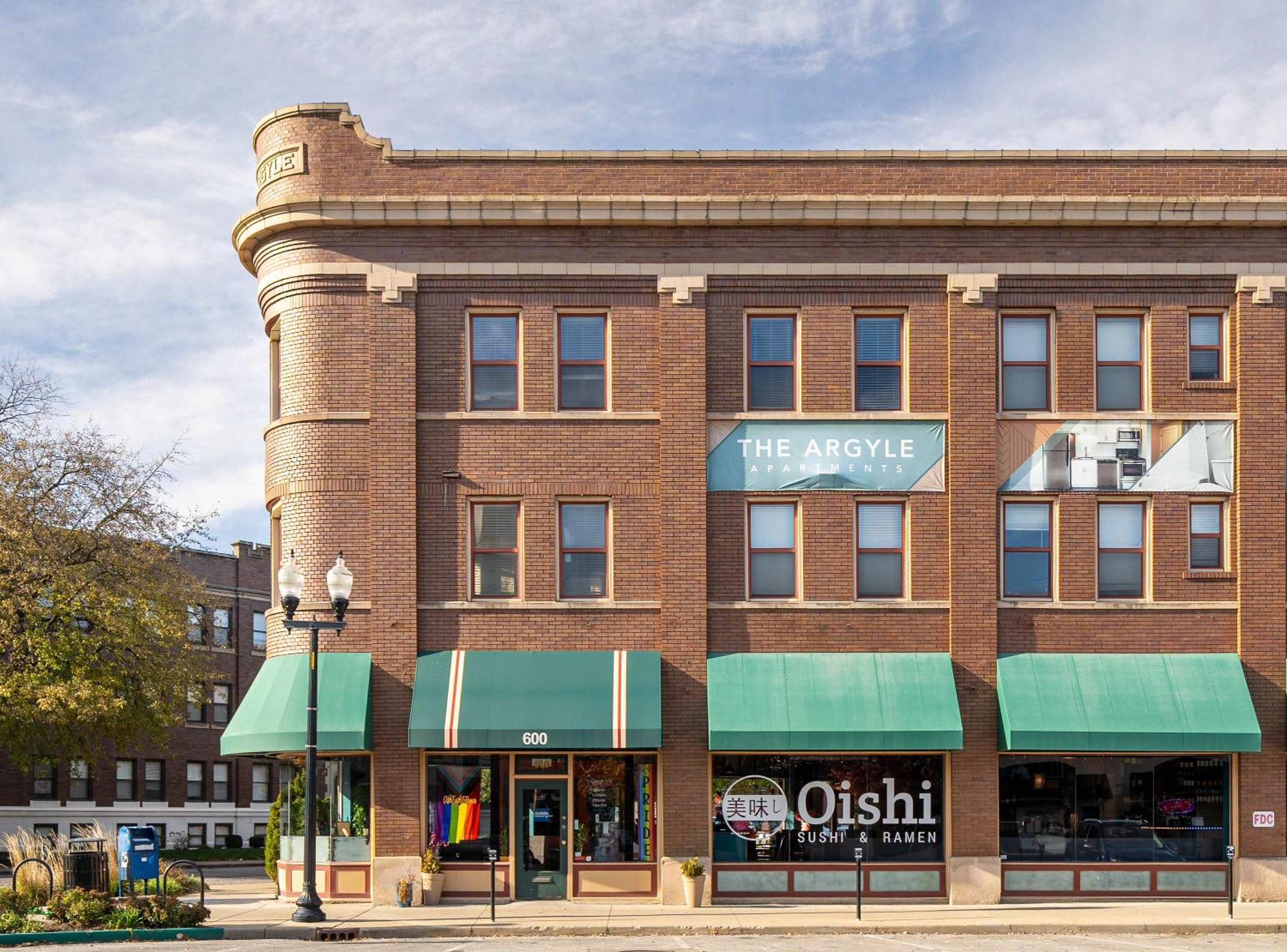 Spacious 2br On Mass Ave W Kitchen Indianapolis