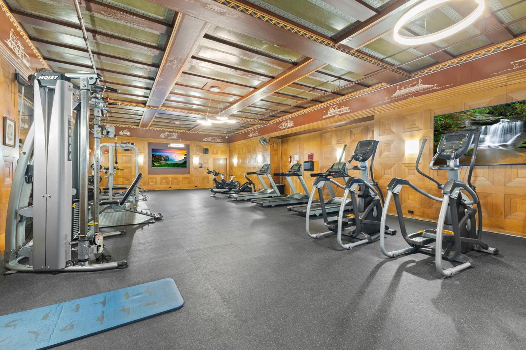 Modern 2br Downtown Indy Skywalk Indianapolis