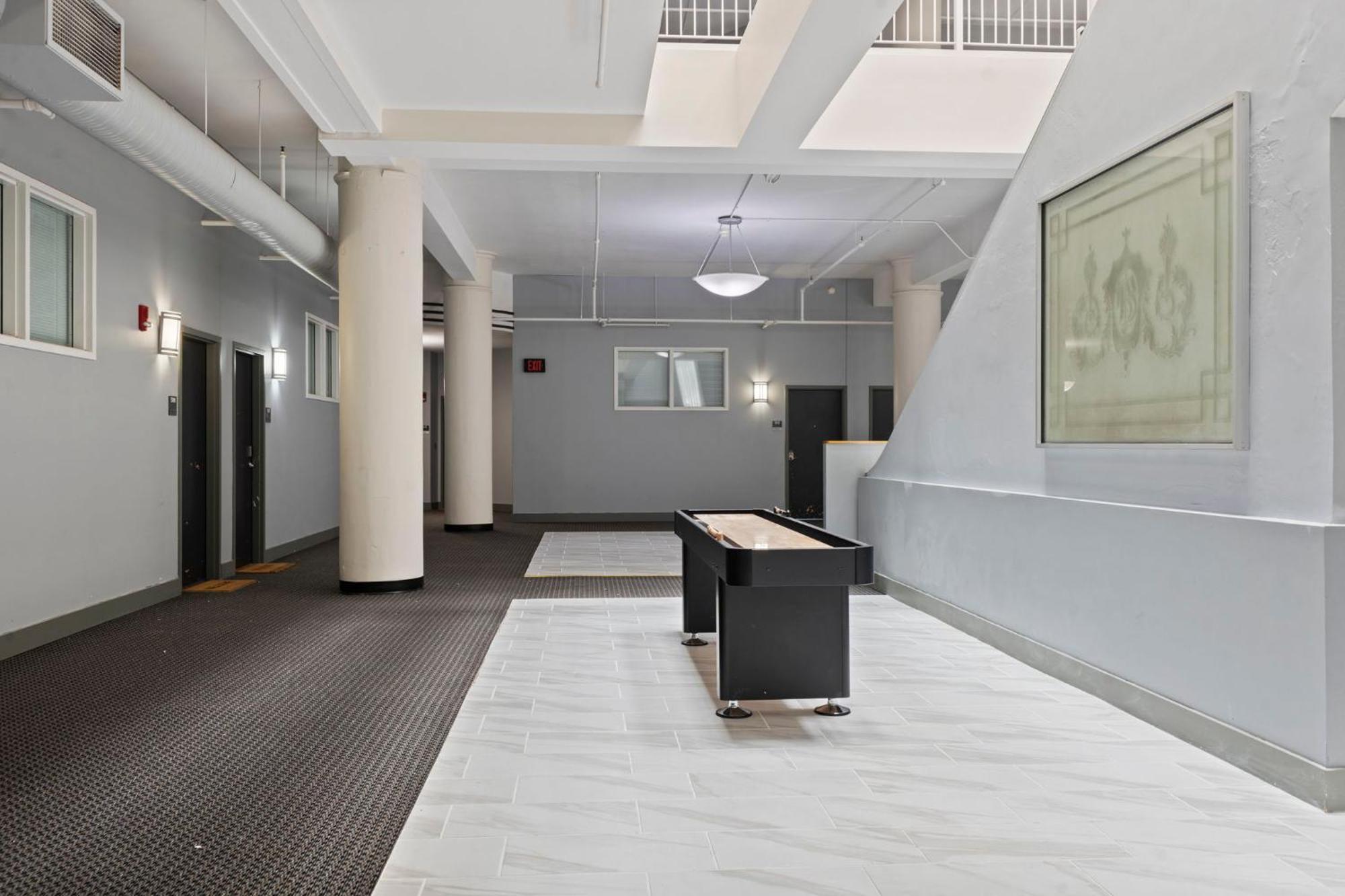 Modern 2br Downtown Indy Skywalk *