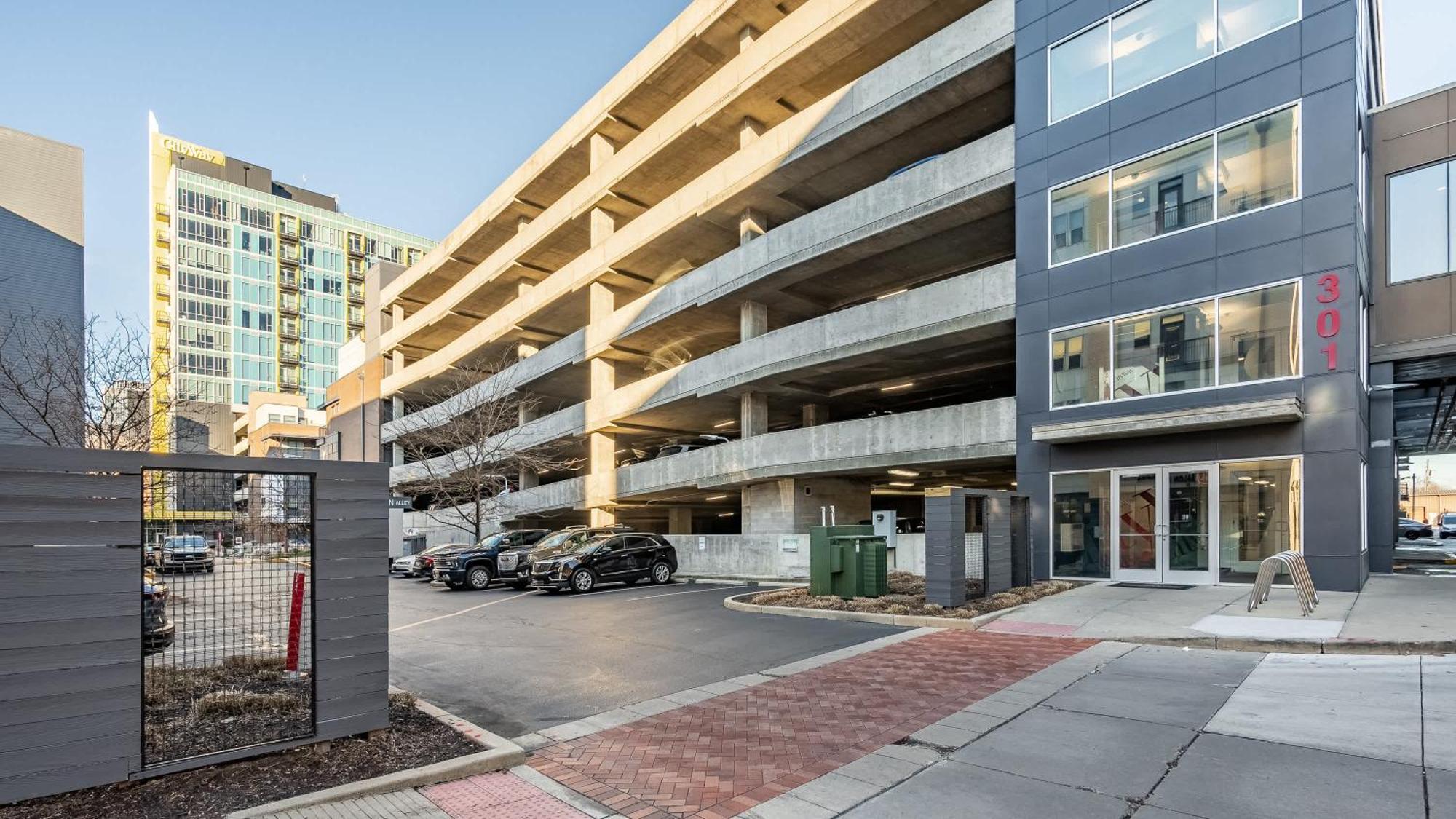Free Parking Gym & Pool Downtown At Cityway