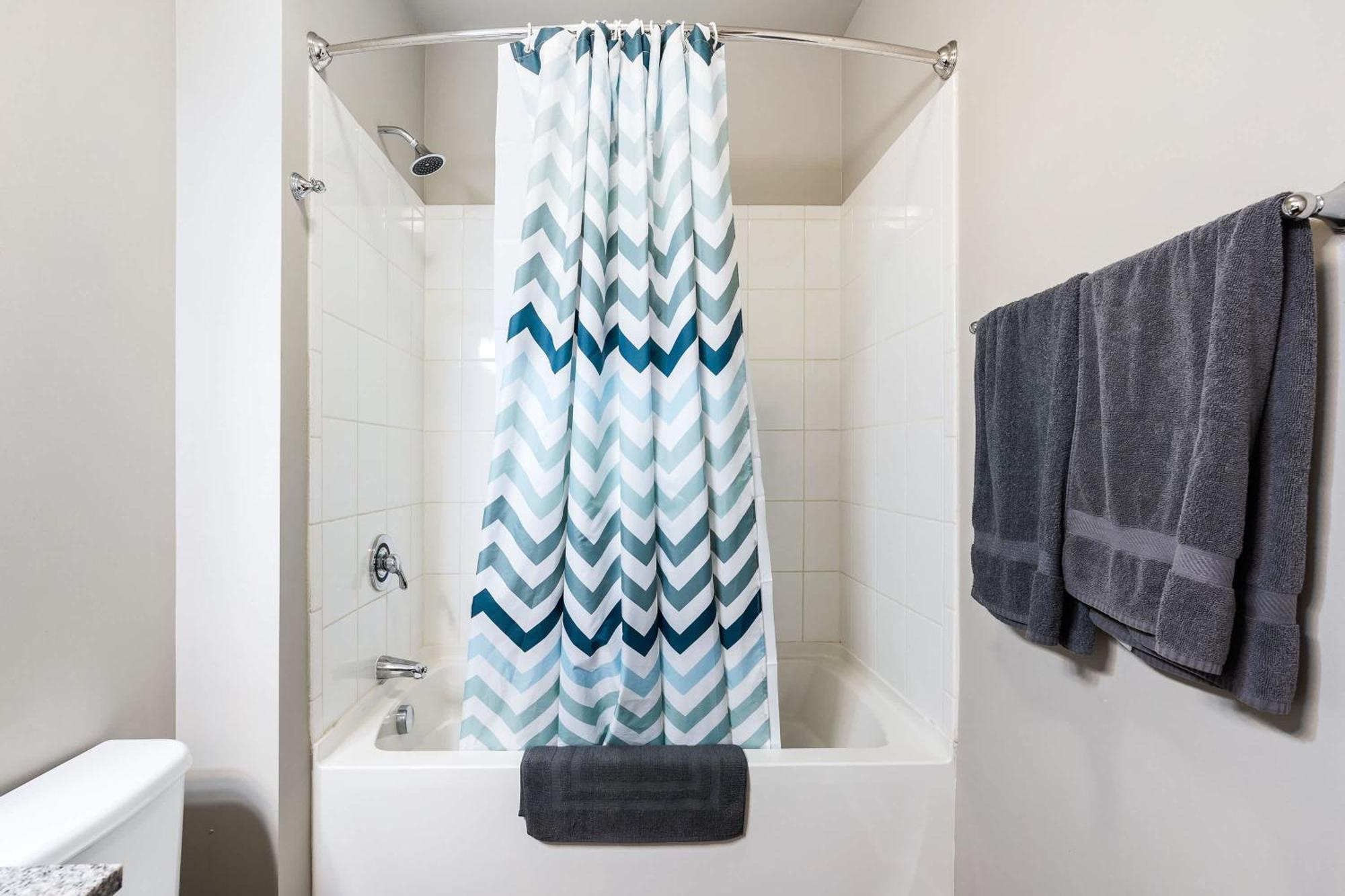 Free Parking Gym & Pool Downtown At Cityway Apartment *