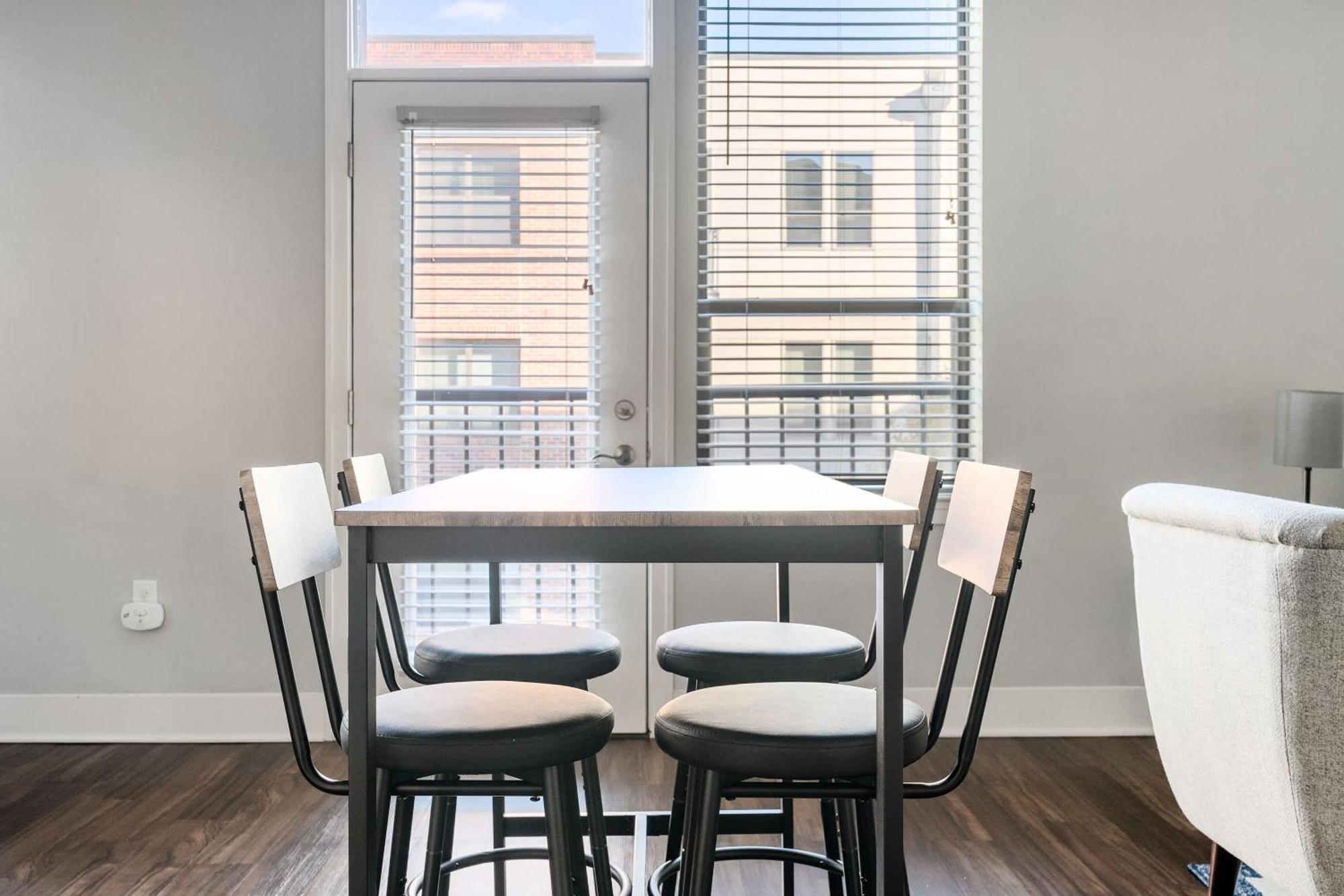 Free Parking Gym & Pool Downtown At Cityway Apartment Indianapolis