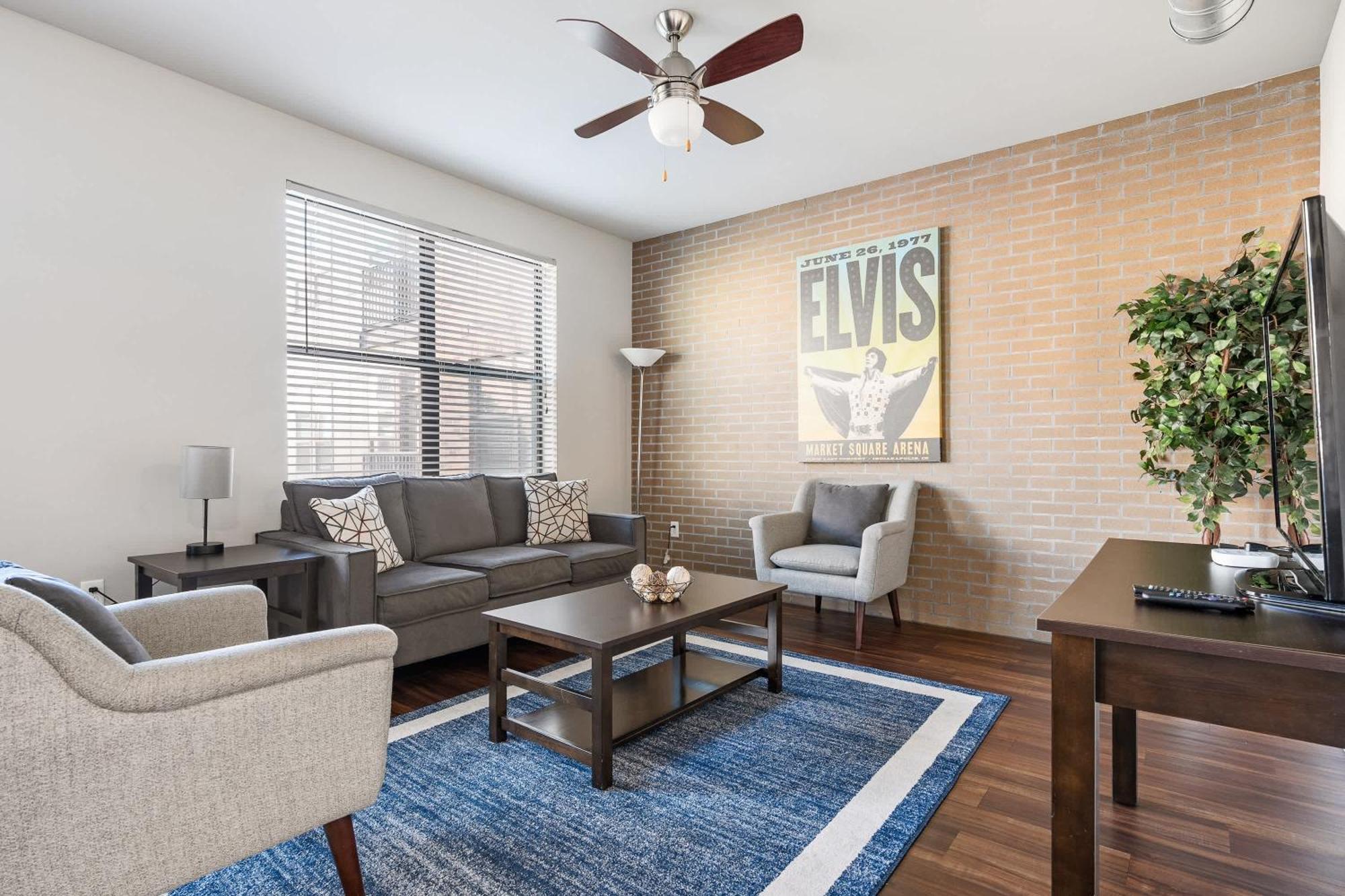 Free Parking Gym & Pool Downtown At Cityway Apartment *