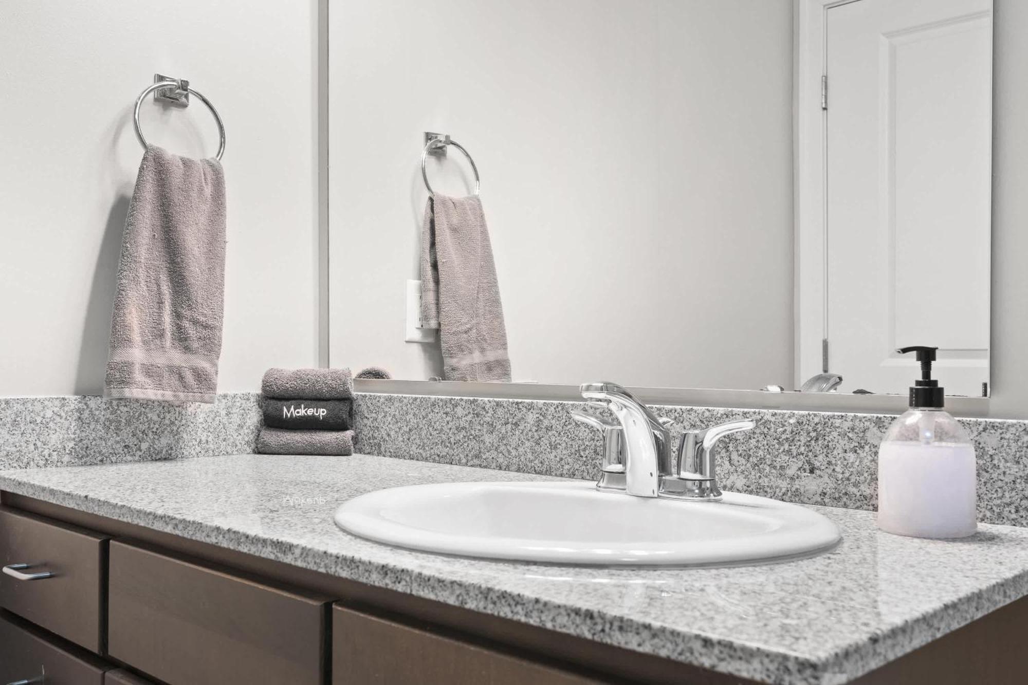 Apartment 2br Balcony Gym & Pool Downtown At Cityway *