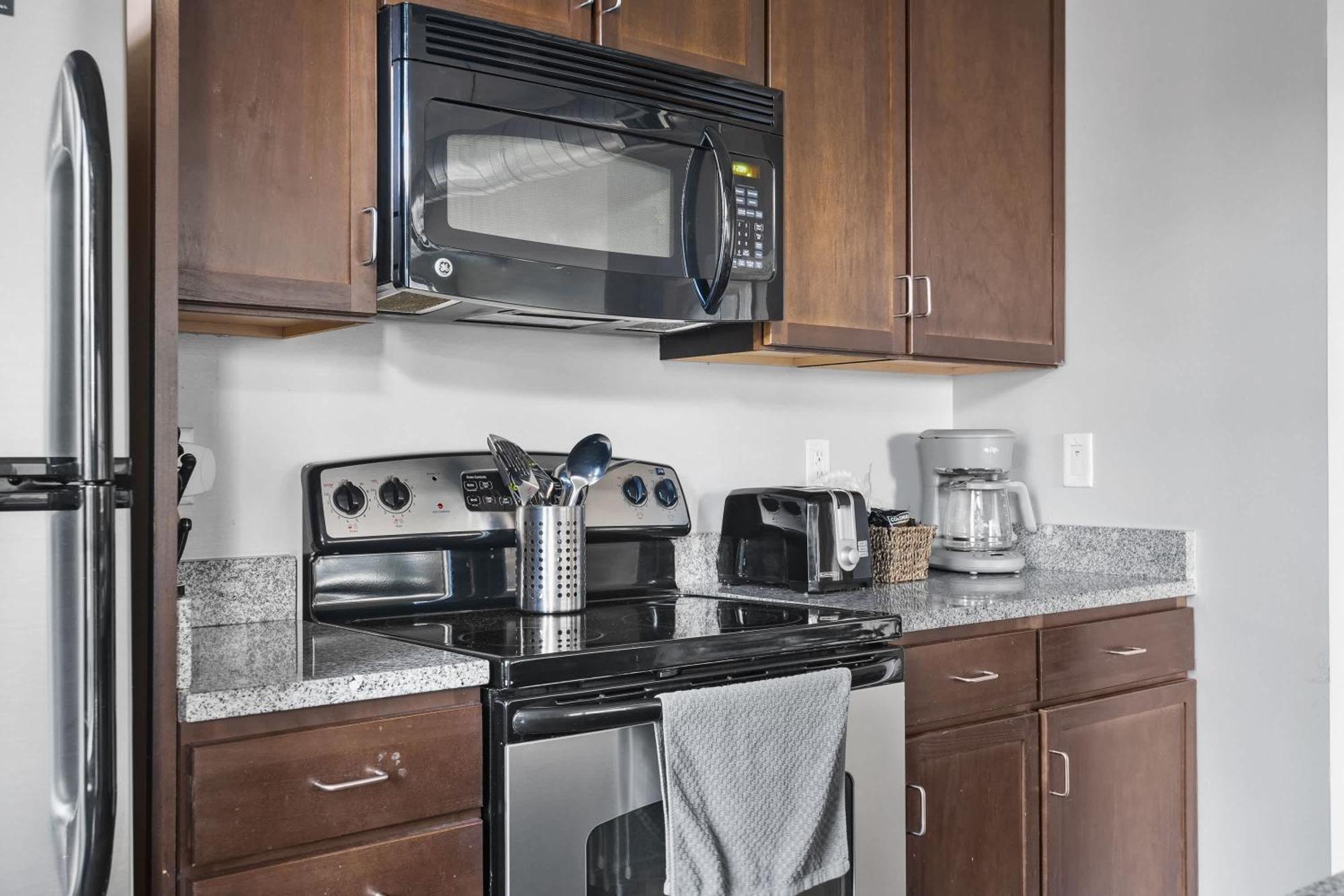 2br Balcony Gym & Pool Downtown At Cityway Apartment