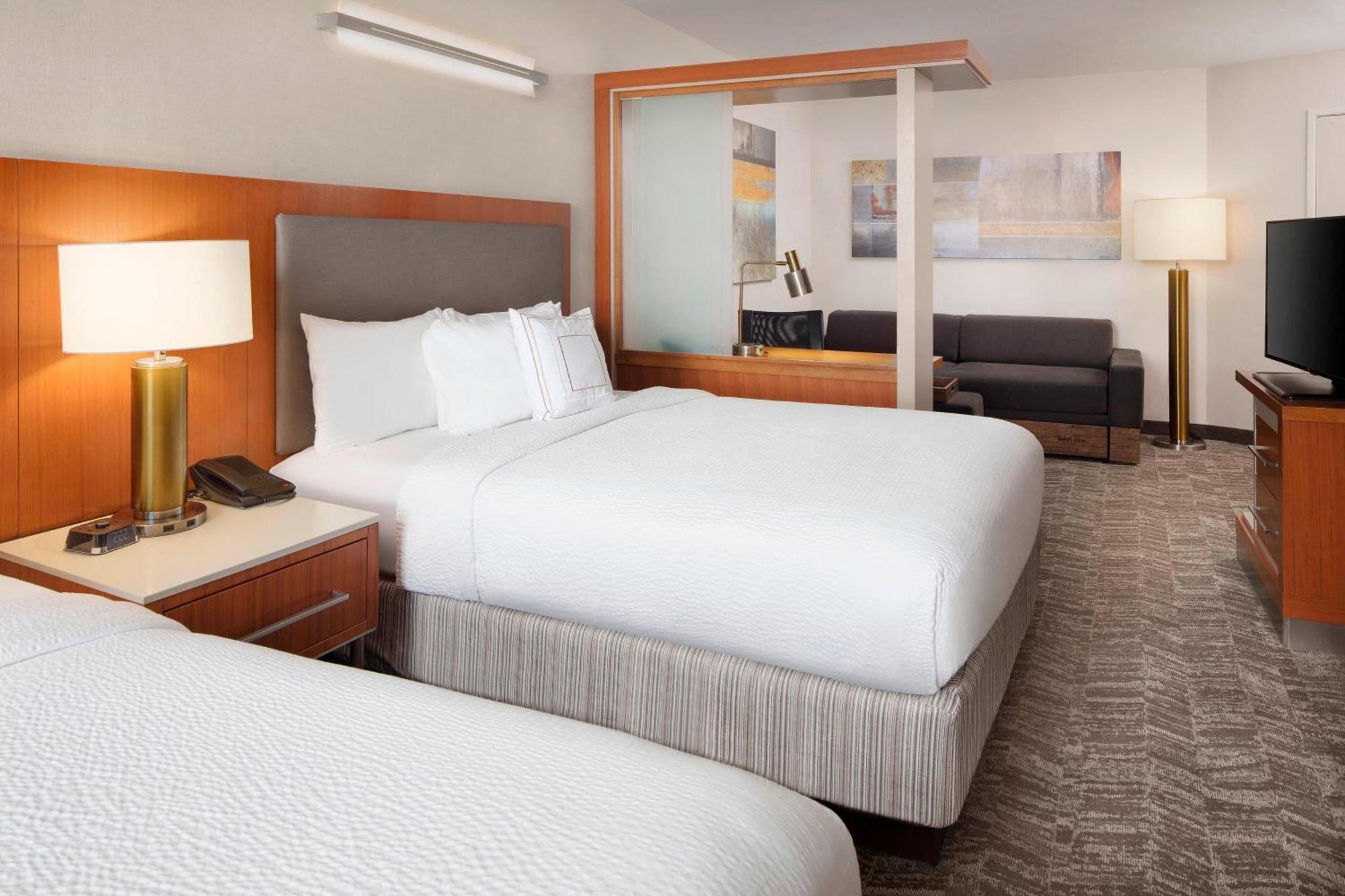Springhill Downtown Hotel 3*