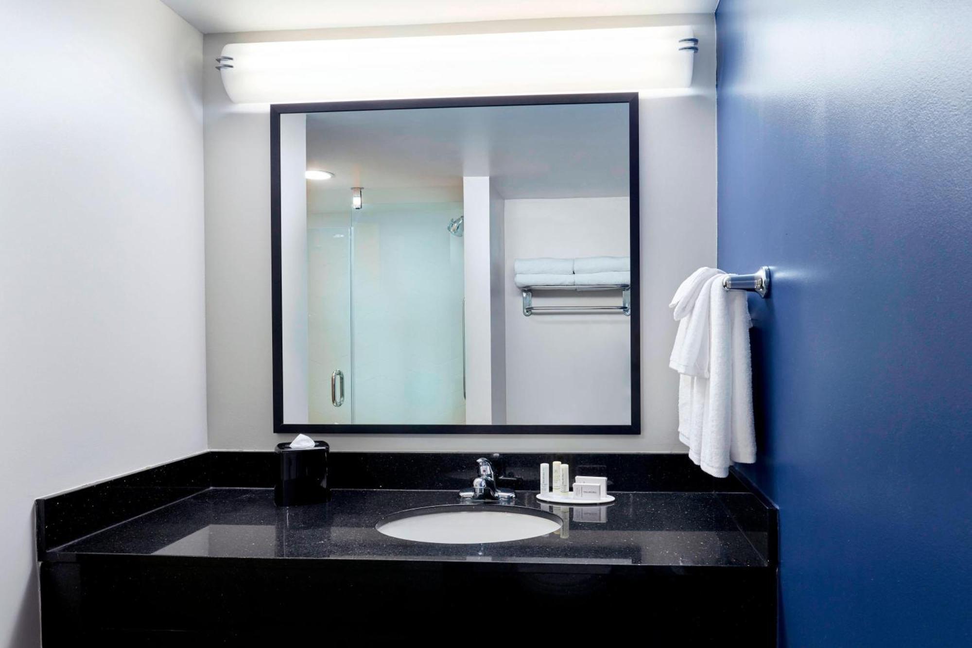Fairfield Downtown 3*