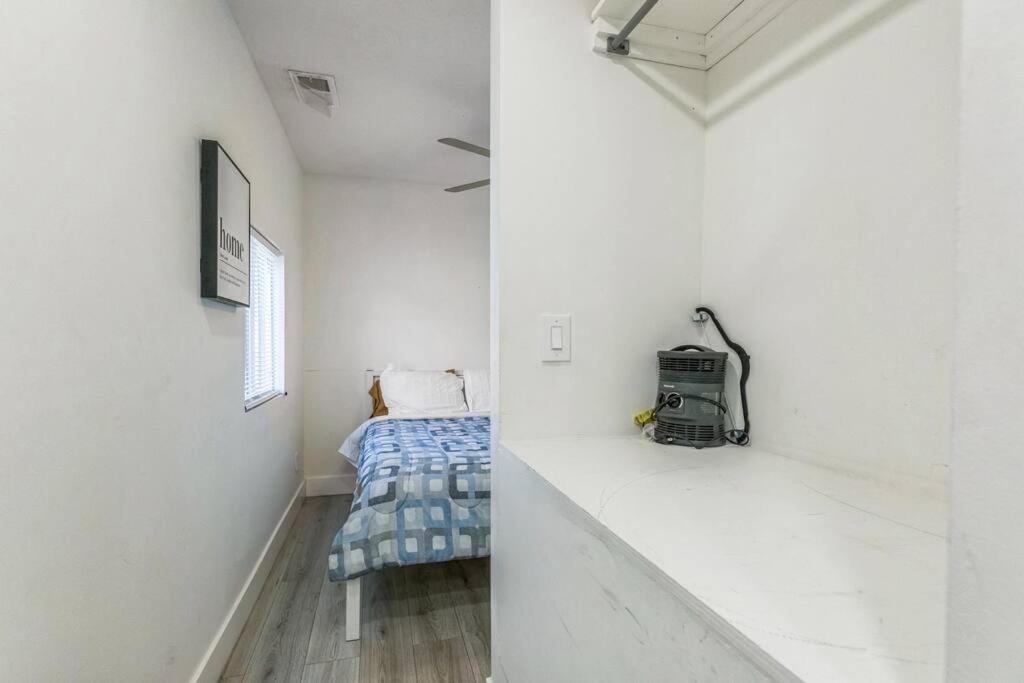 Amazing New Minutes To Downtown & Stadium! Apartment *