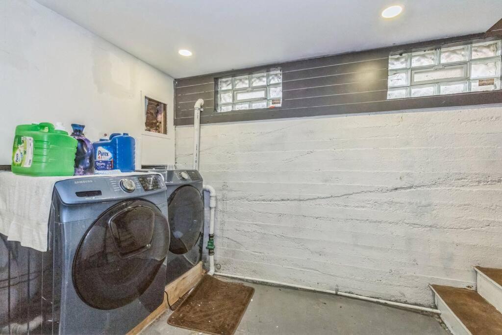 Apartment Amazing New Minutes To Downtown & Stadium! *
