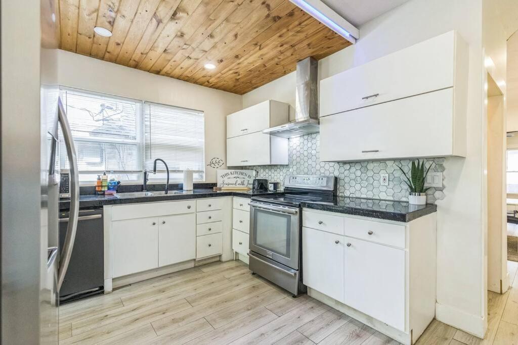Amazing New Minutes To Downtown & Stadium! Indianapolis