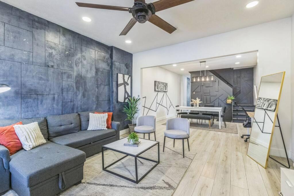 Apartment Amazing New Minutes To Downtown & Stadium!