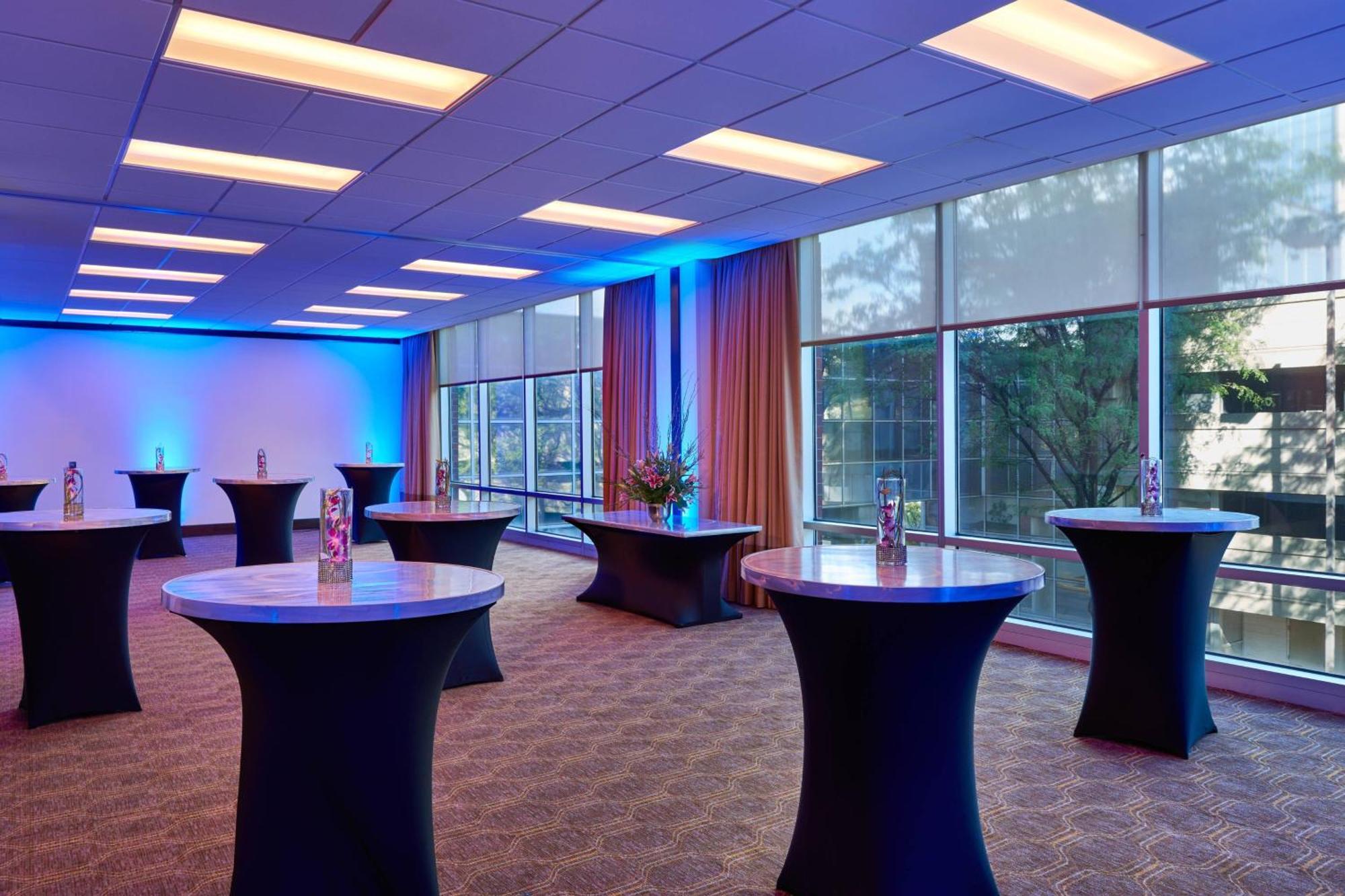 Sheraton At Keystone Crossing Hotel