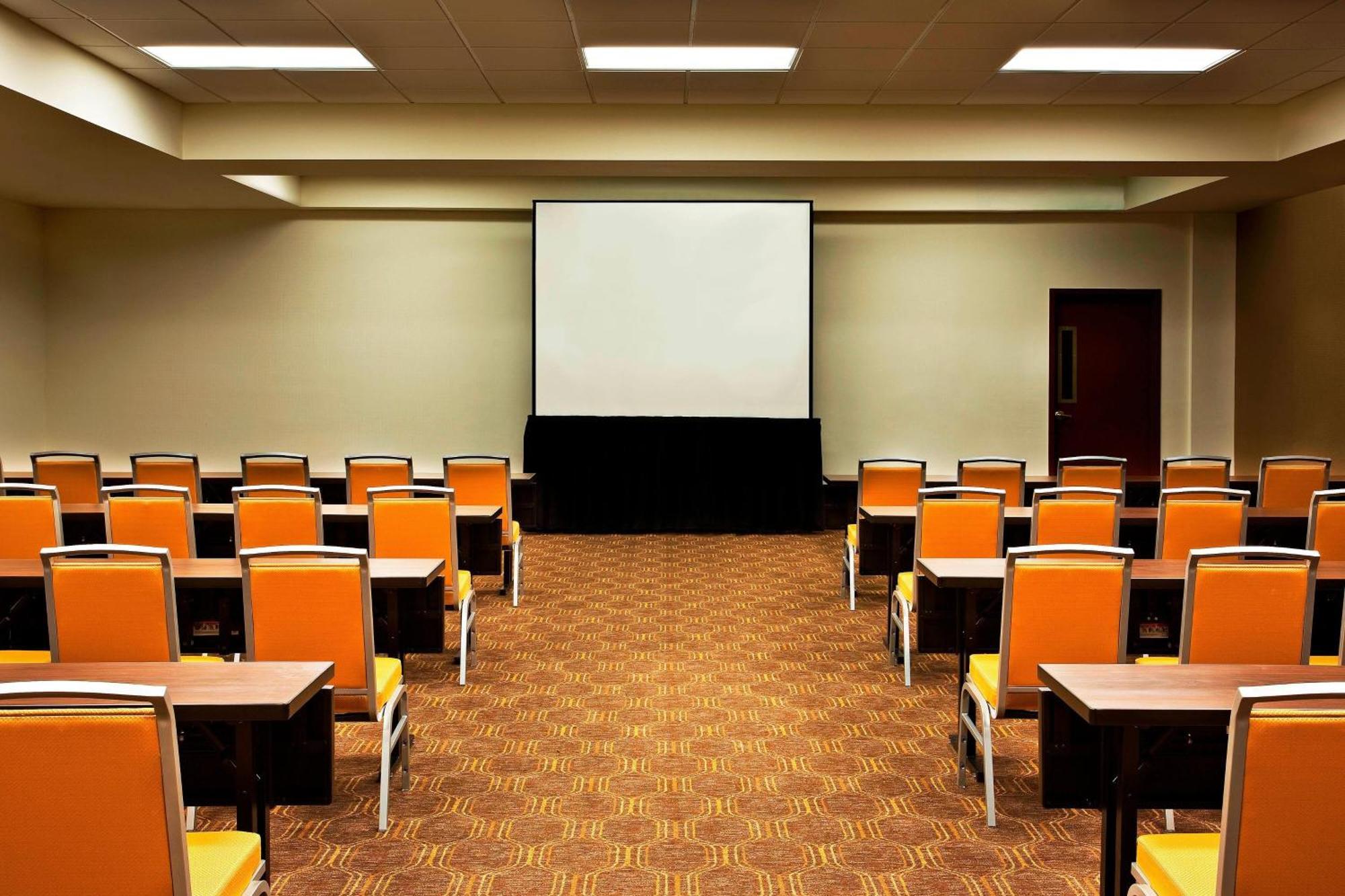 Hotel Sheraton At Keystone Crossing 3*