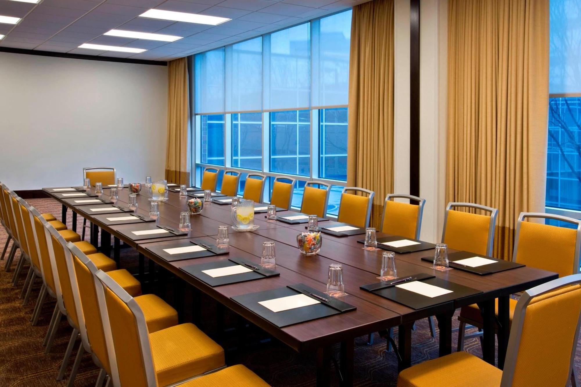Hotel Sheraton At Keystone Crossing 3*