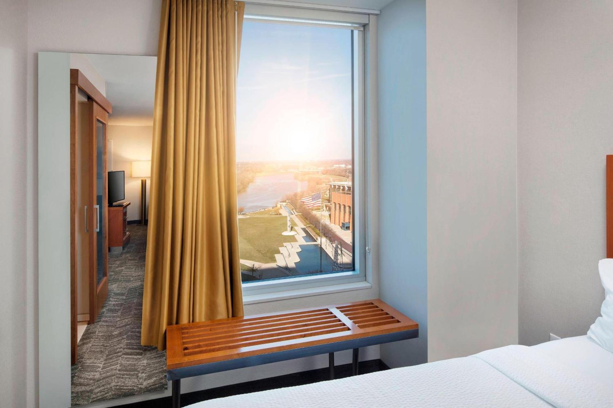 Springhill Downtown Hotel