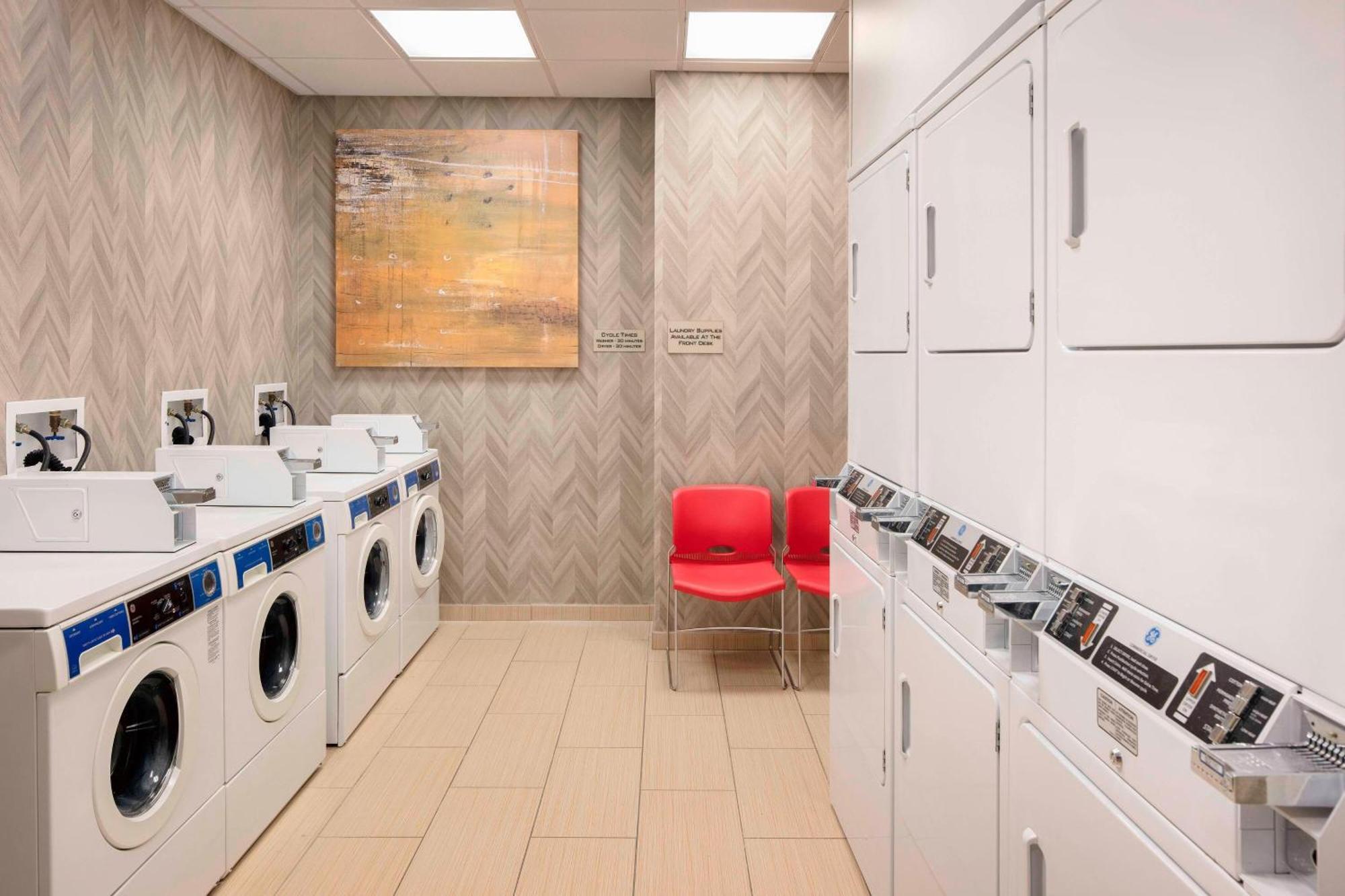 Springhill Downtown Hotel 3*