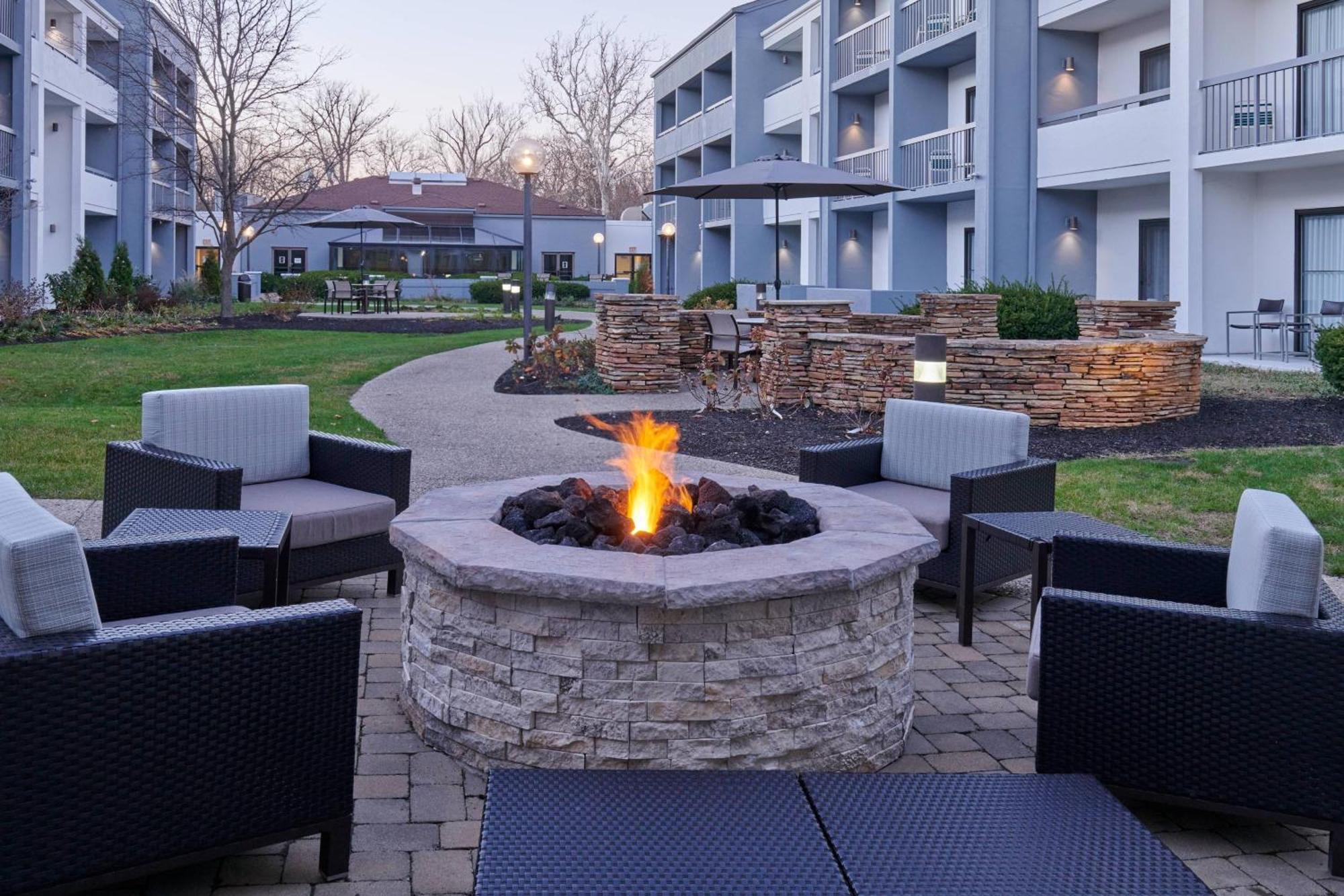 Courtyard By Marriott Castleton 3*
