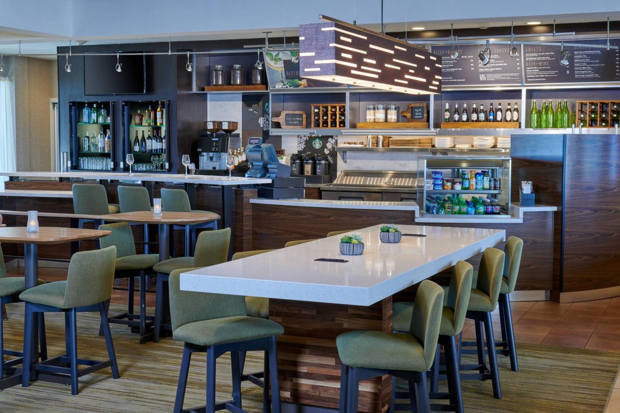 Courtyard By Marriott Castleton Hotel Indianapolis