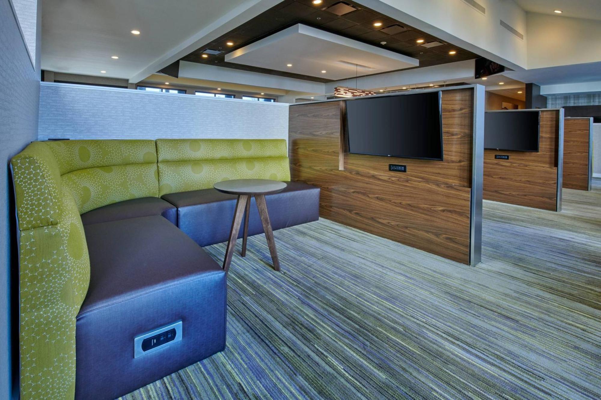 Courtyard By Marriott Castleton 3*