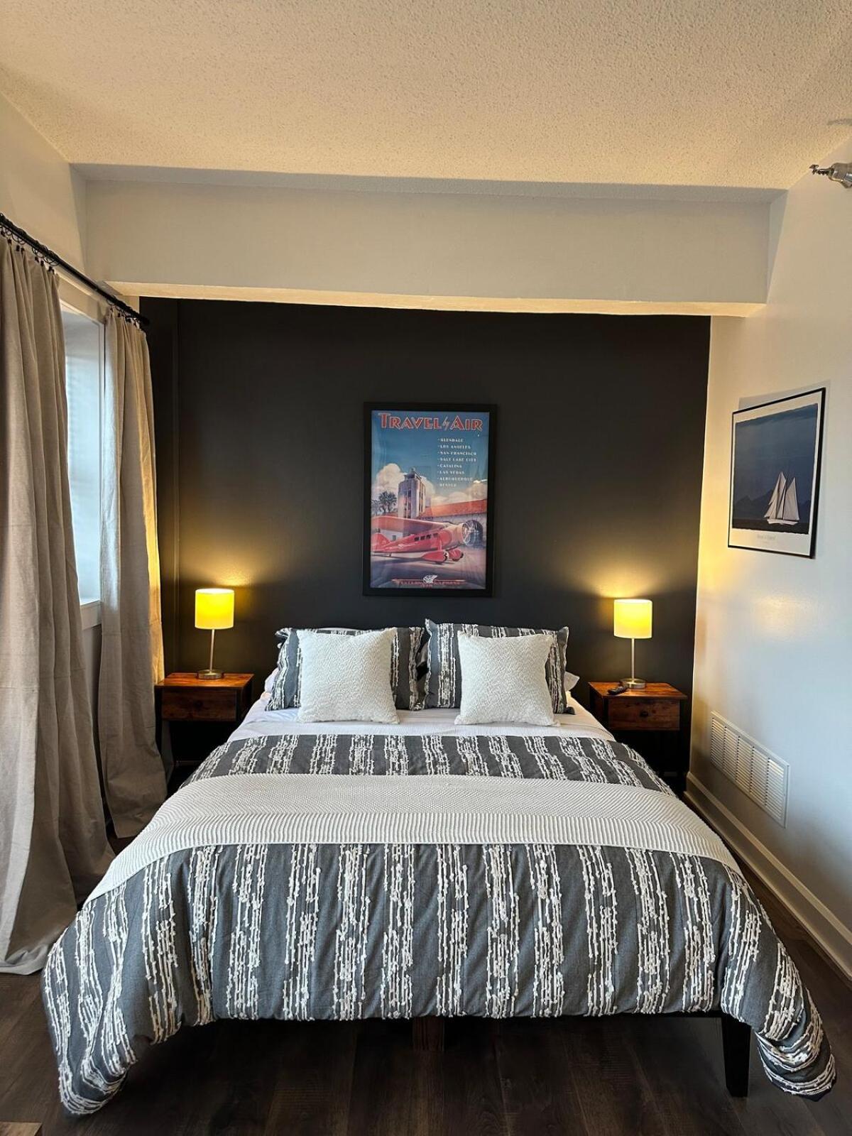 Downtown With Full Kitchen And Bath *