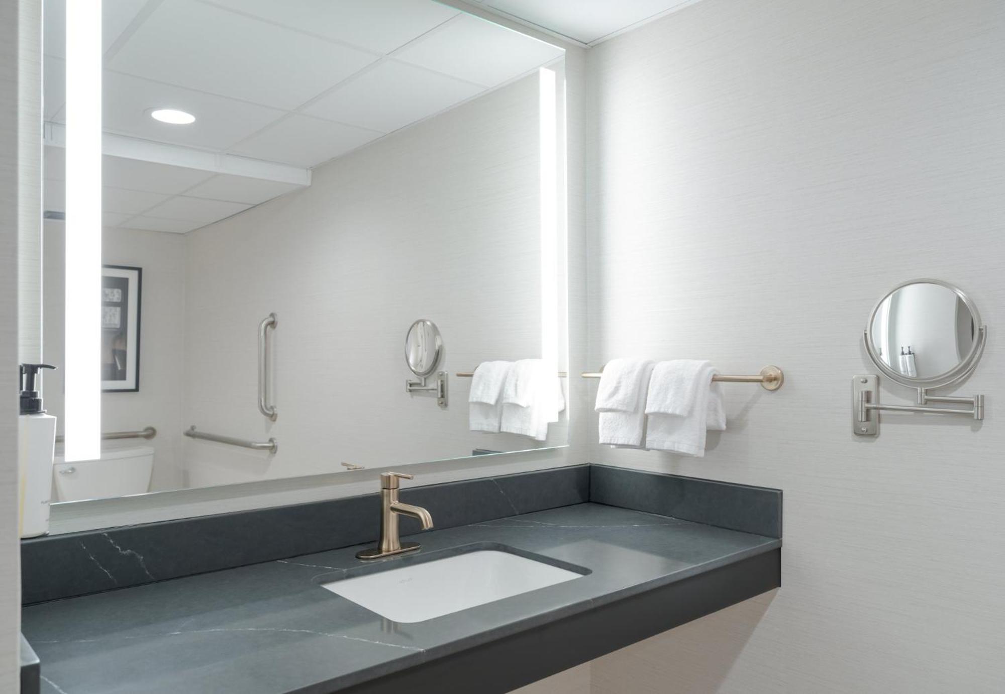 Hotel Crowne Plaza Indianapolis-dwtn-union Stn By Ihg 4*