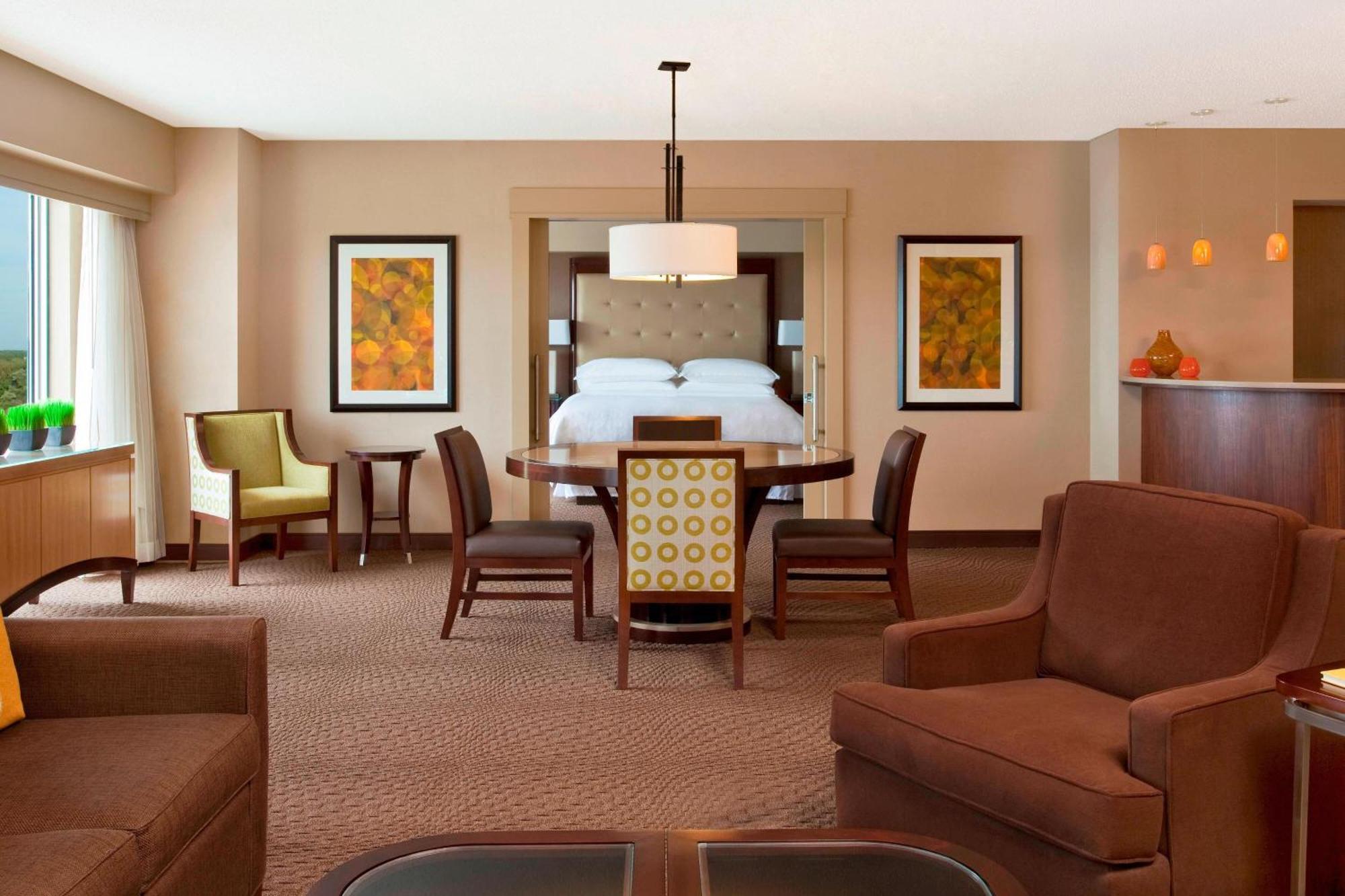 Sheraton At Keystone Crossing Hotel
