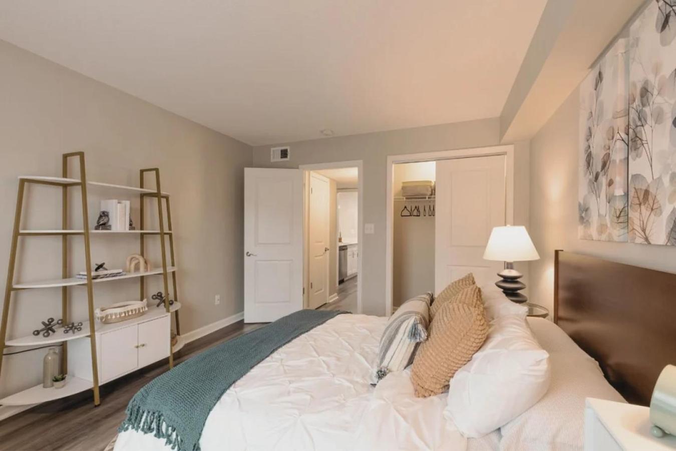 Landing At A62 - 1 Bedroom In Allisonville Apartment